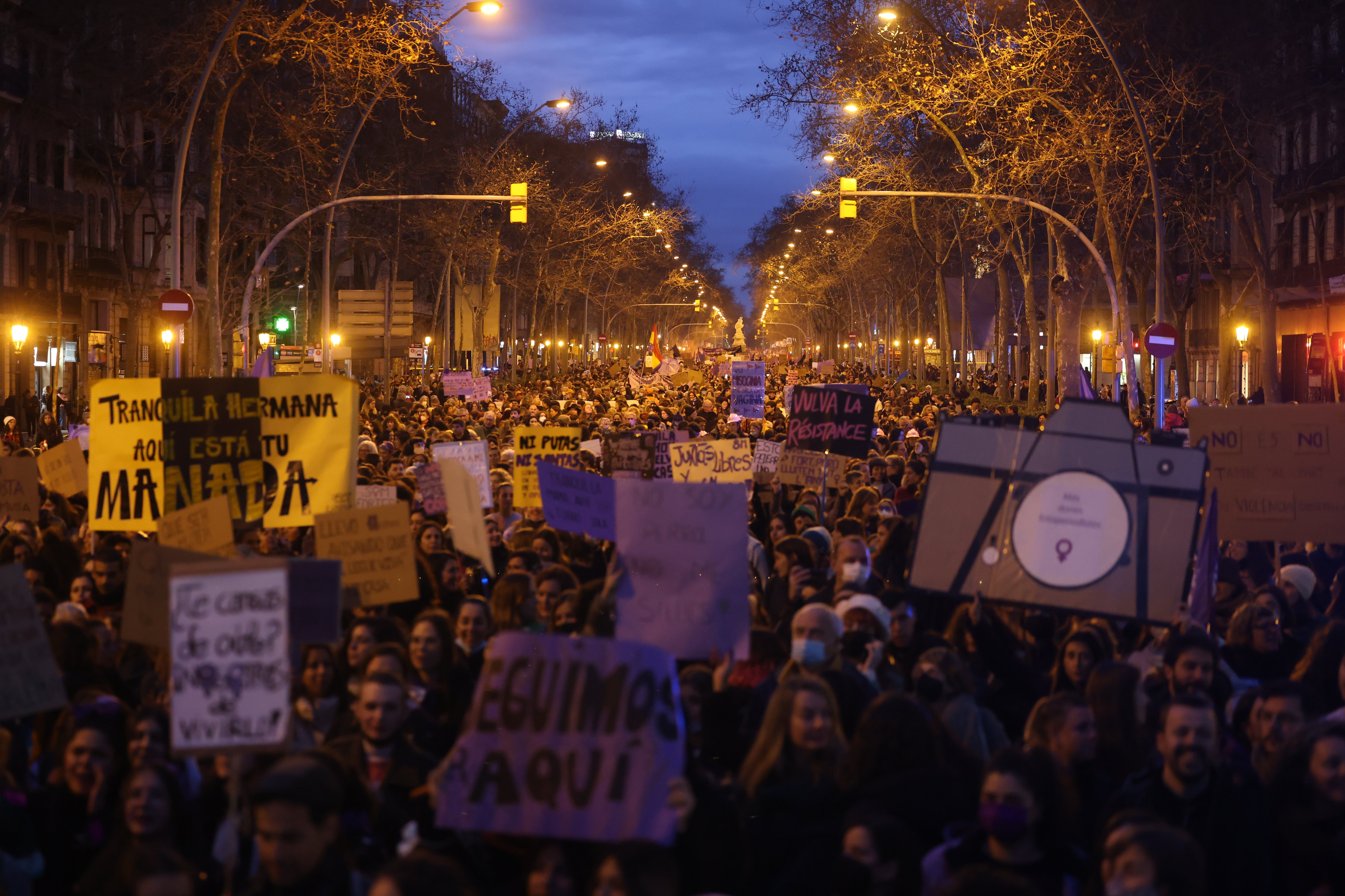 Feminism again fills the streets of Barcelona in rally marked by anti-war messages