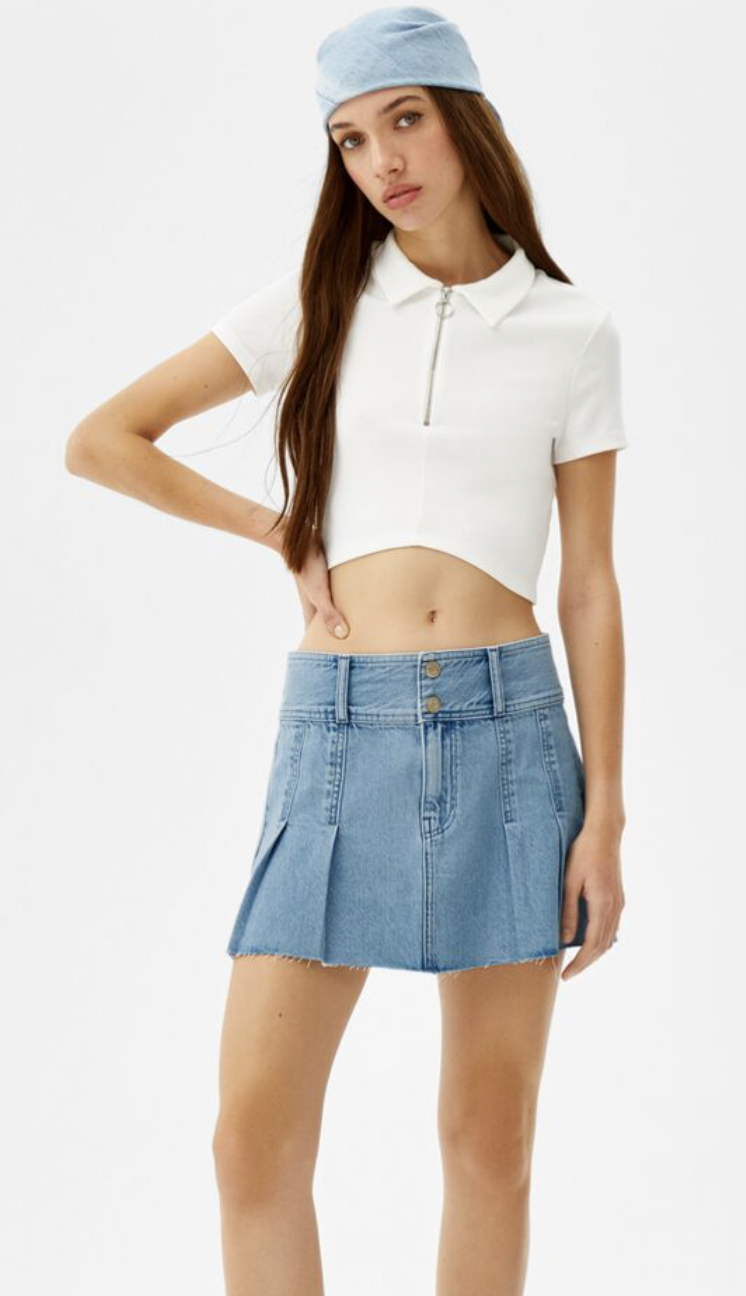 Bershka una mini denim exclusiva (19,99 euros) en objeto de del momento