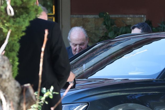 juan carlos entra en un coche gtres