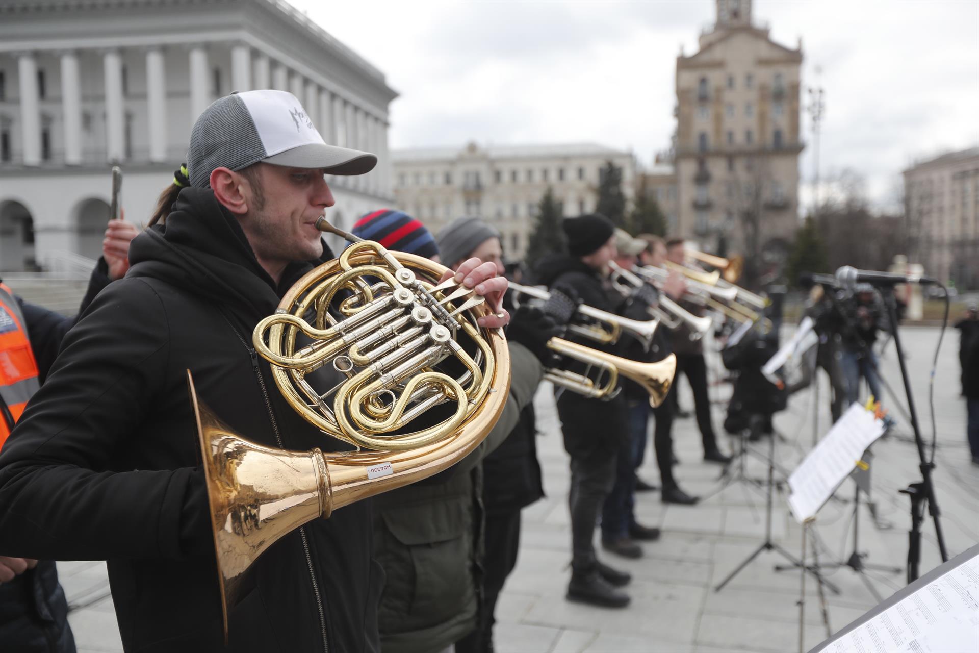 La sinfónica de Kyiv desafía a Putin: el himno europeo en el centro de la ciudad