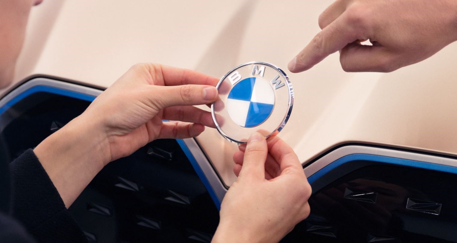 BMW es passa al luxe silenciós, el SUV de moda, arrasa entre les classes adinerades