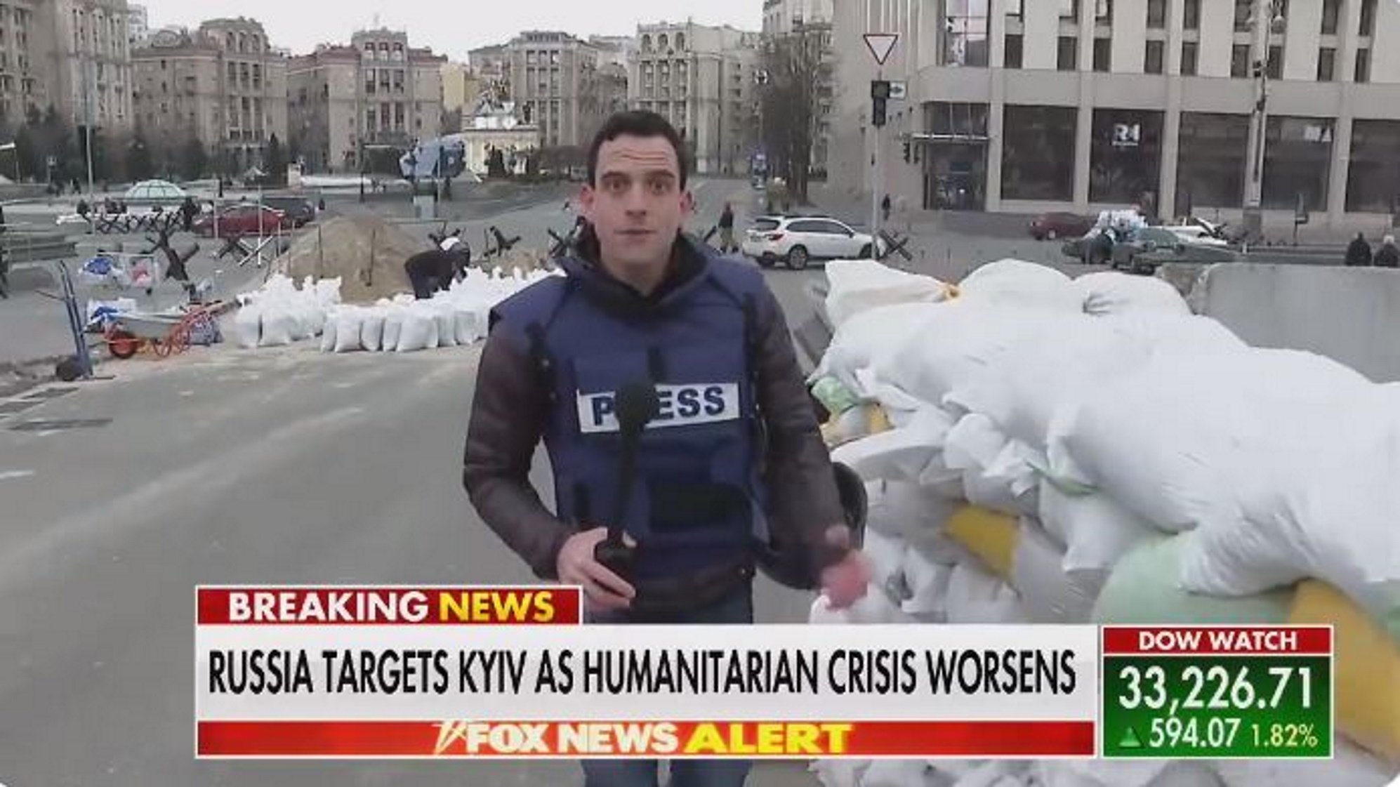 VÍDEO | Kíiv fa barricades a marxes forçades per frenar l'exèrcit rus: cap improvisació