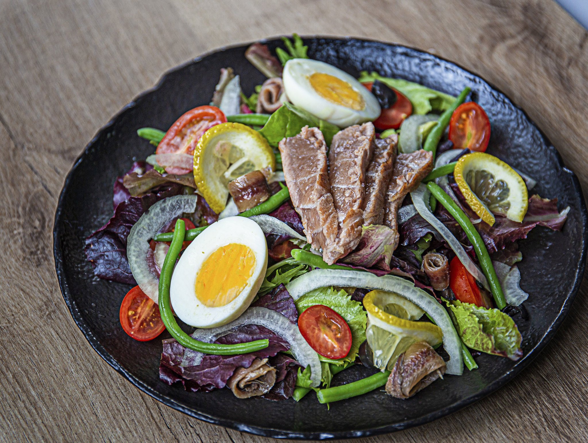 En tus ensaladas estos son los alimentos a evitar para cuidar la línea