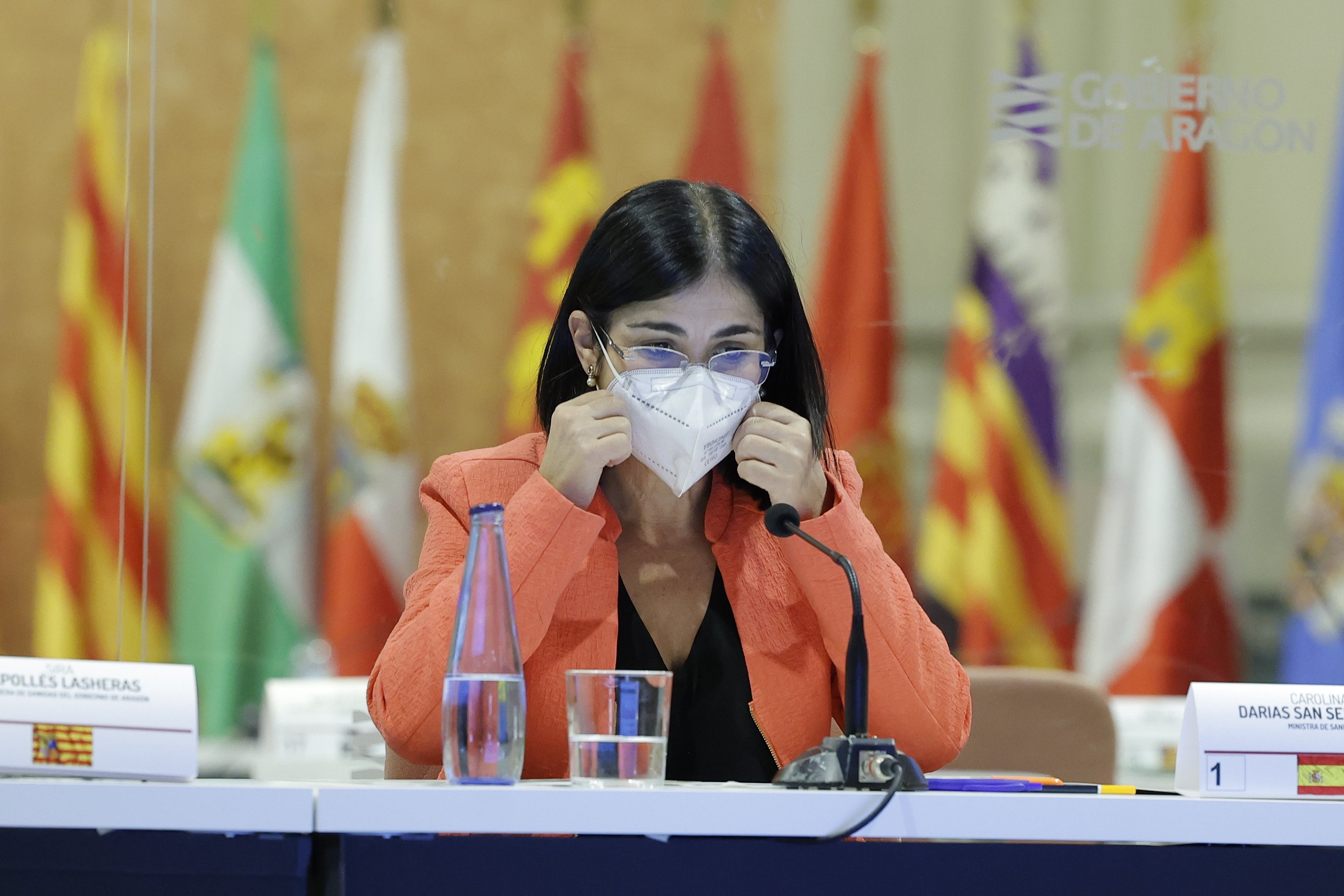 La mascarilla en interiores se mantiene por la falta de consenso para retirarlas