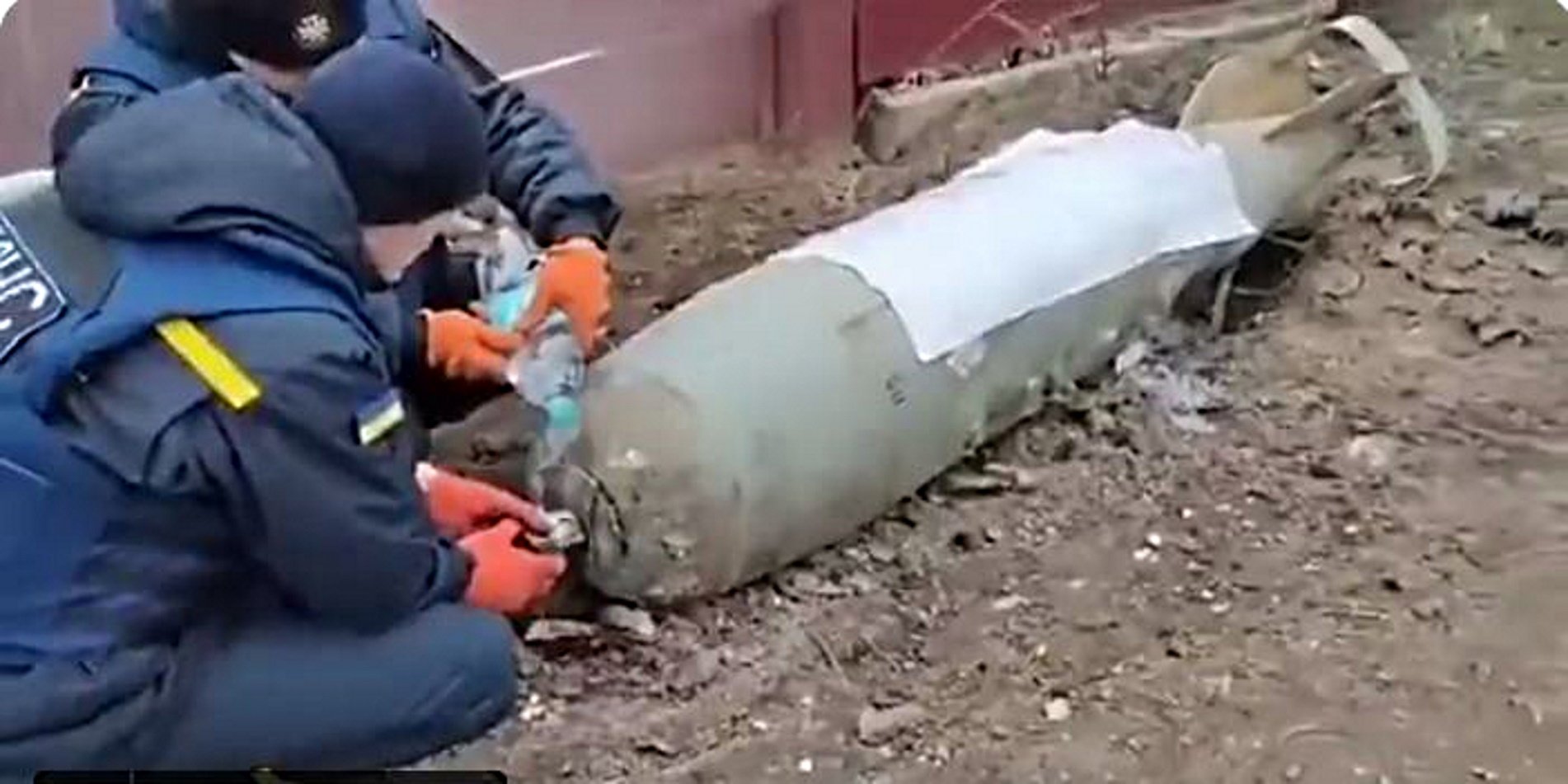 Ucraïna | Així es desactiva una bomba que no ha esclatat
