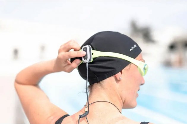 Reproductor MP3 estanco y auriculares de natación SwimMusic1
