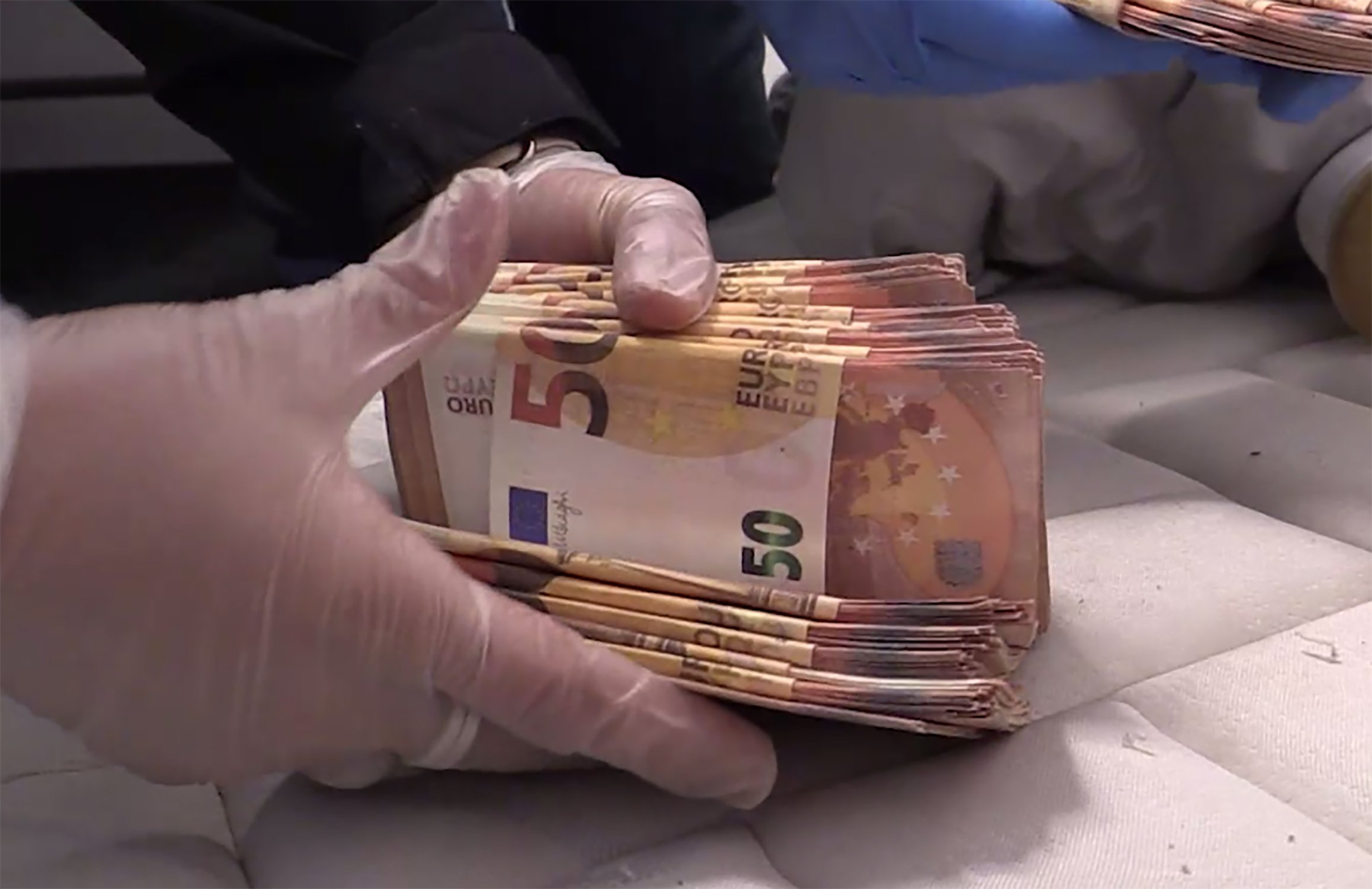La mayoría de los billetes de euro falsos que circulan por España, hechos en Reus y Salou