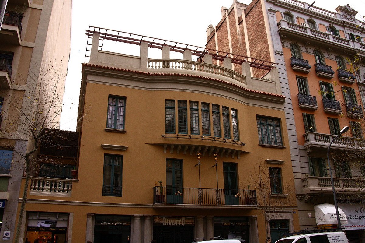 ¿Busca oficina en Barcelona? Se alquila mansión presidencial