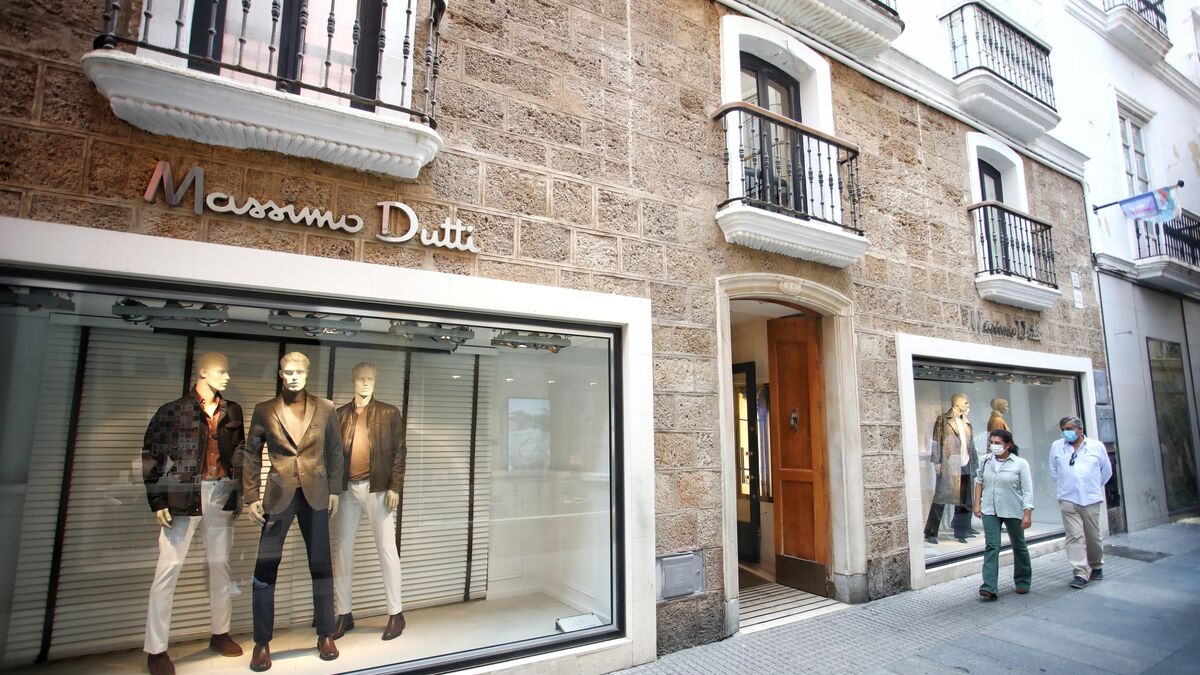Locura total con la nueva camisa color chocolate de Massimo Dutti que está batiendo récords