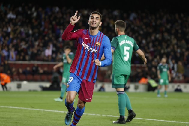 Ferran Torres celebracion gol Osasuna Barça EFE
