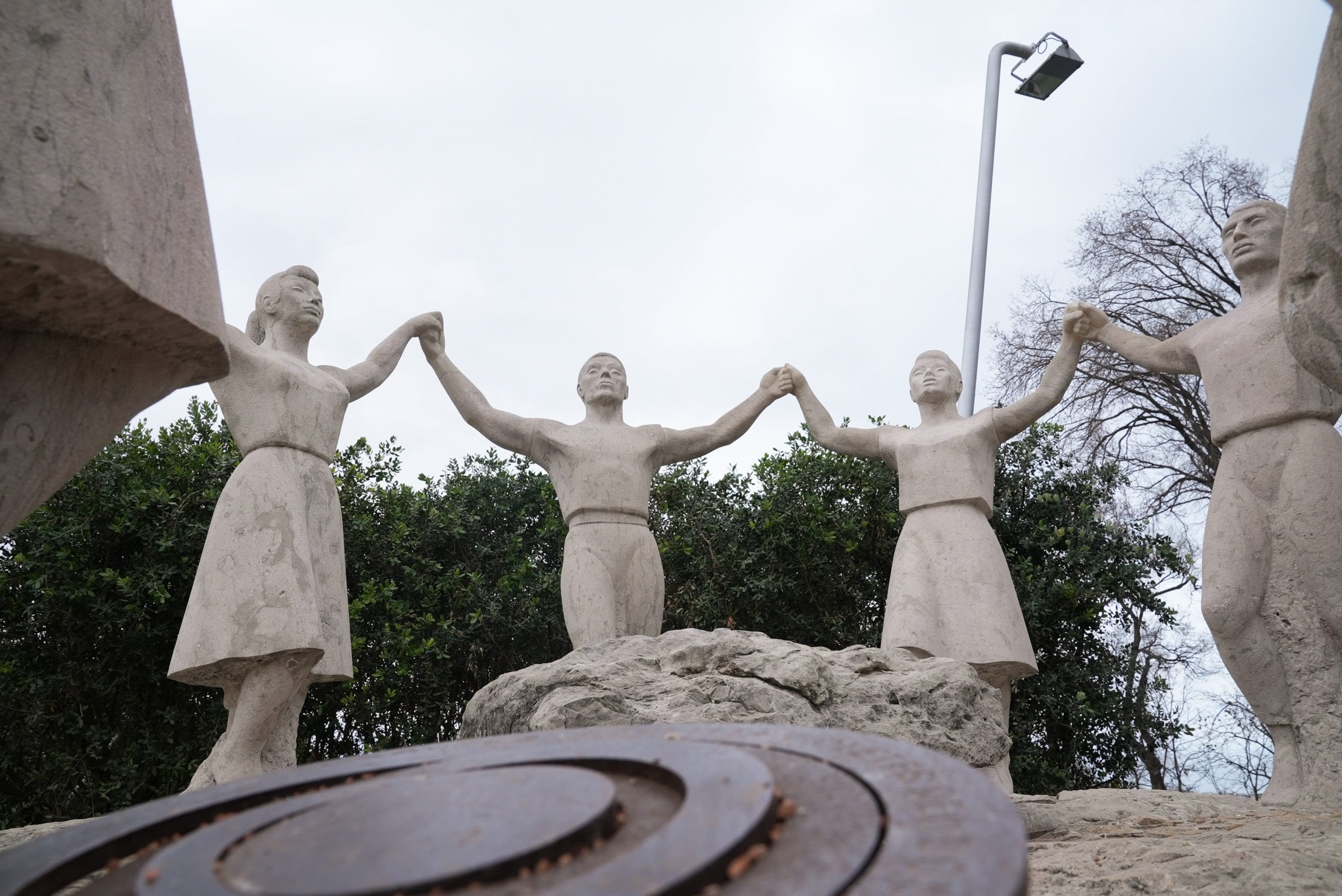 El mutilado monumento a la Sardana de Montjuïc vuelve a lucir como nuevo