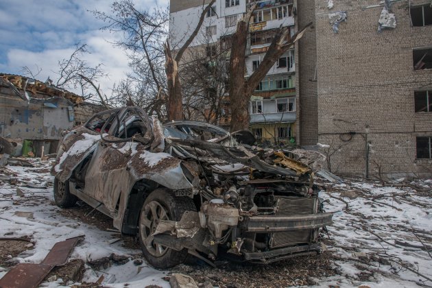 Coche destruido bombardeo, Kharkiv, invasión Rusia Ucrania   Vasiliy Zhlobsky Efe