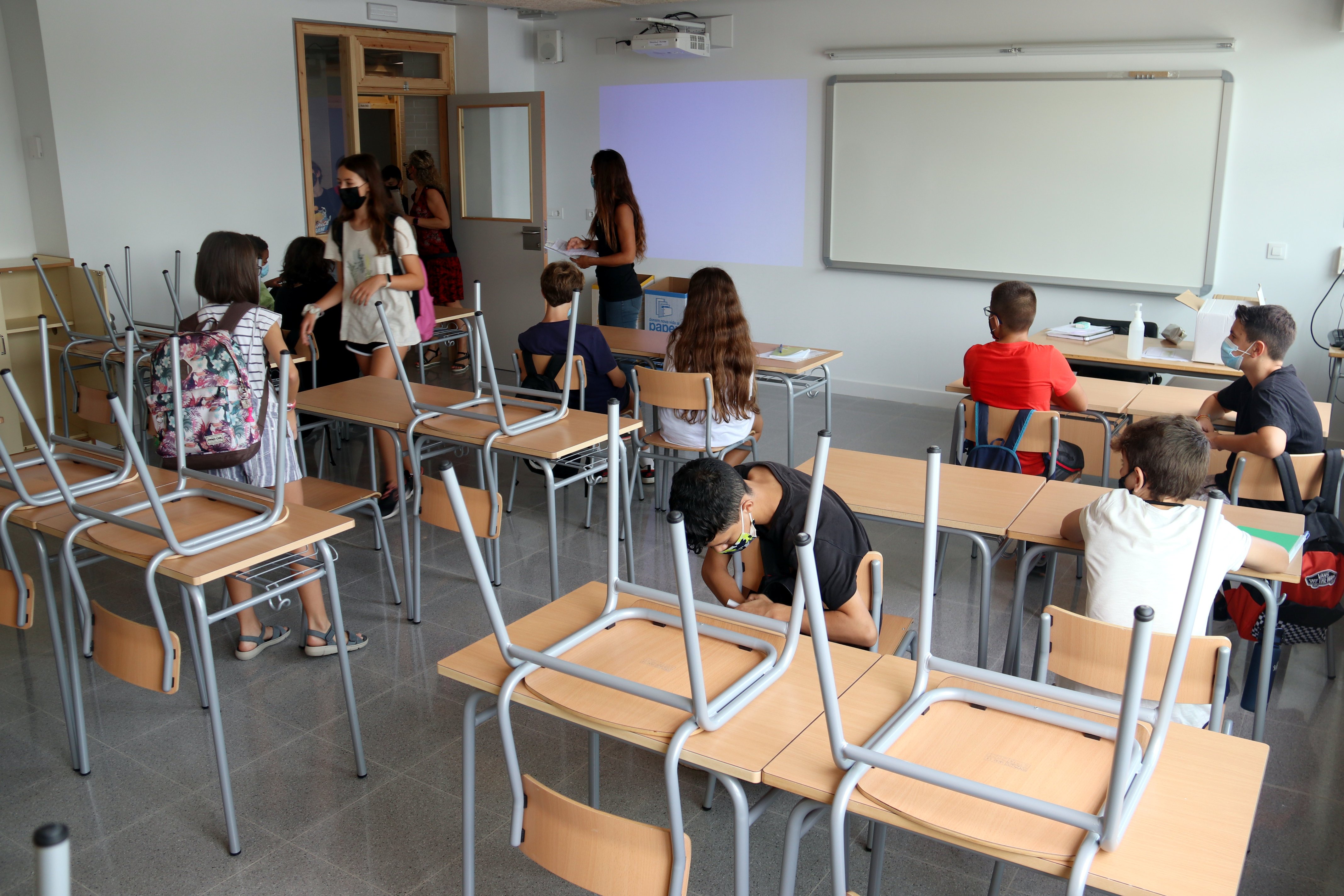 300 directors d’escola alerten Cambray d’un “col·lapse en el sistema educatiu”