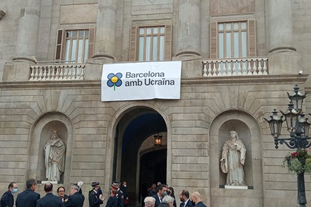 pancarta ayuntamiento baqrcelona ucrania jordi palmer