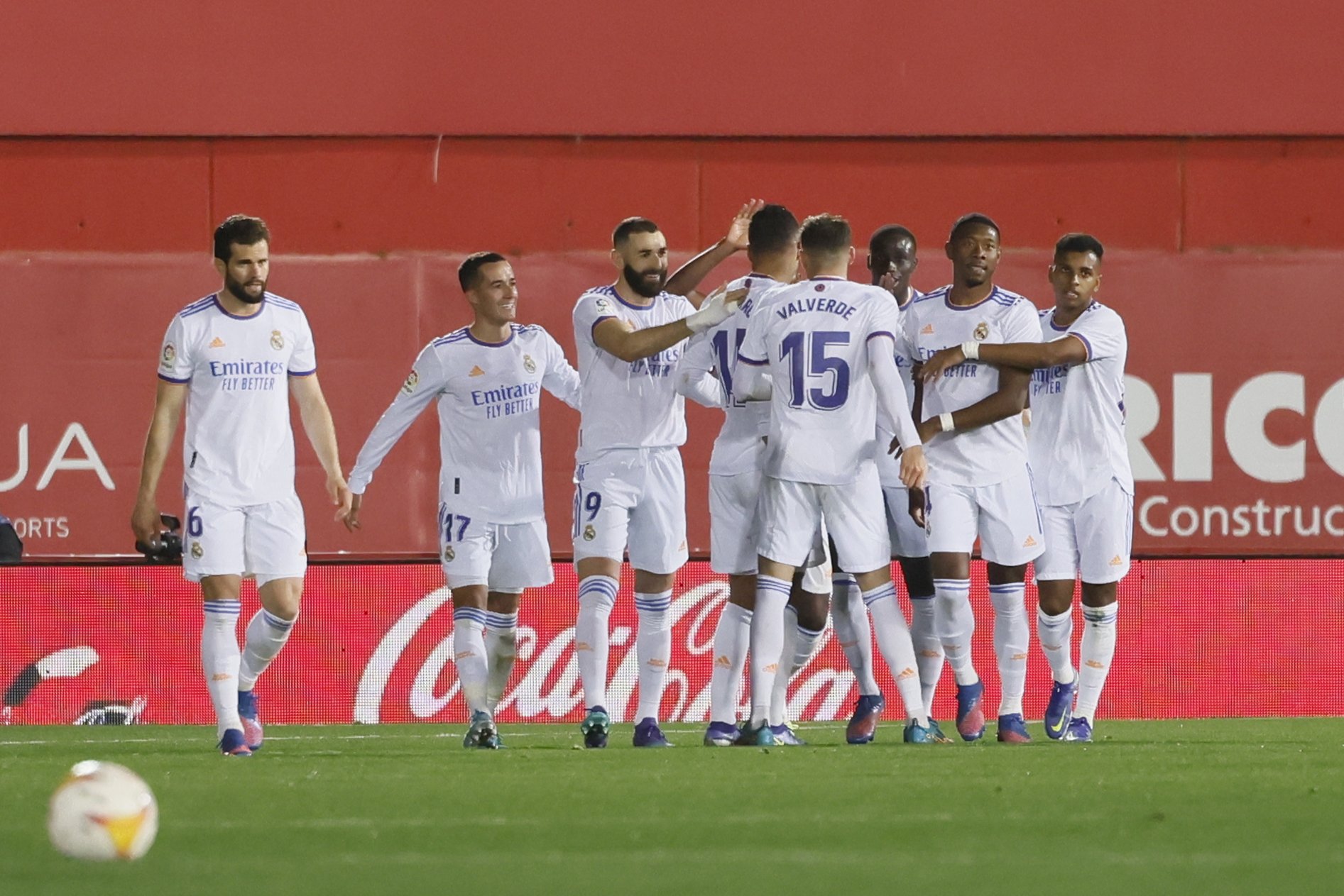 El Madrid golea en Mallorca y Benzema se lesiona a seis días del Clásico (0-3)