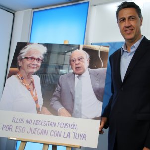 El PP hace entrar a Jordi Pujol y Marta Ferrusola en su campaña por el 'no'