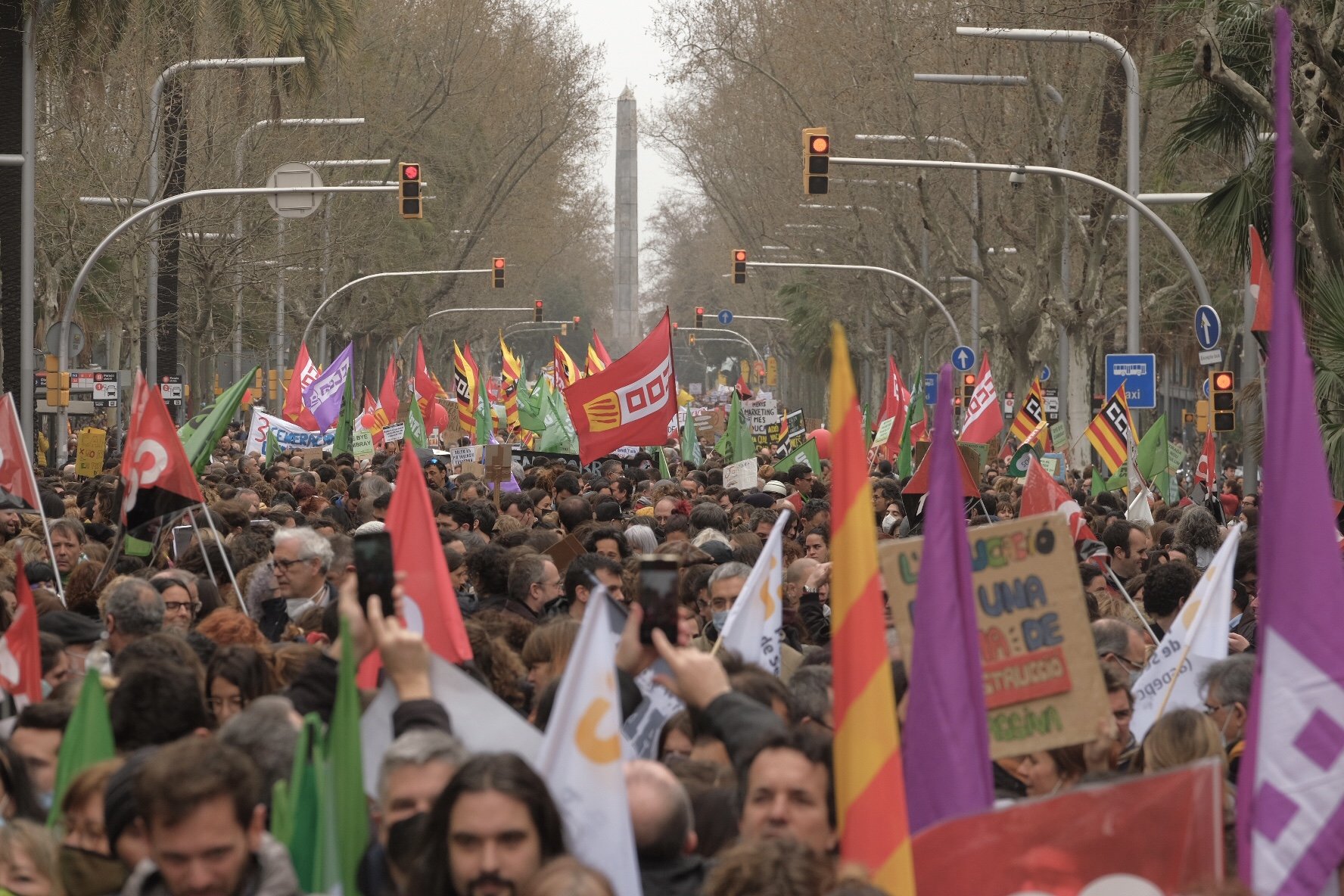 El Govern fa una crida als sindicats d'educació a negociar i reduir els dies de vaga