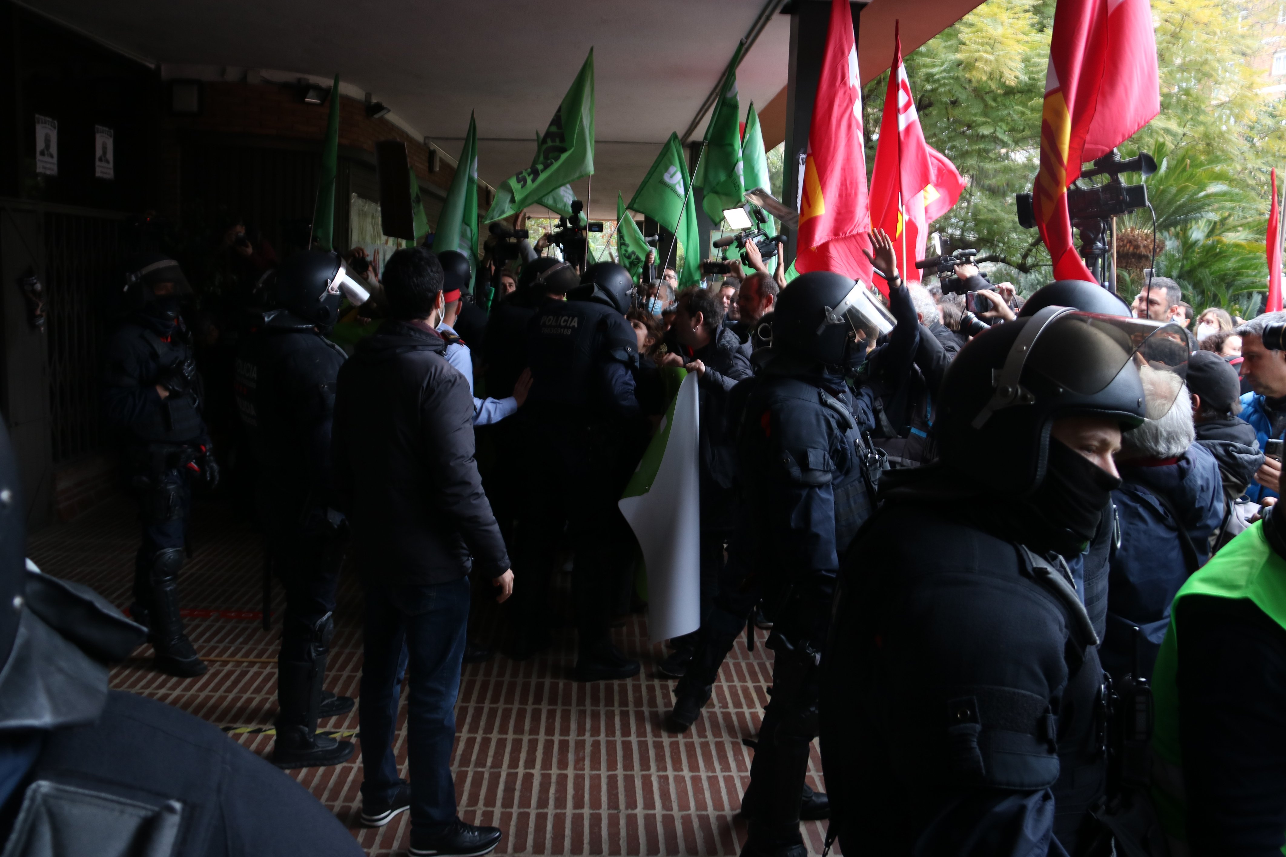 Huelga de profesores en Catalunya | La Guàrdia Urbana cifra en 22.000 los manifestantes