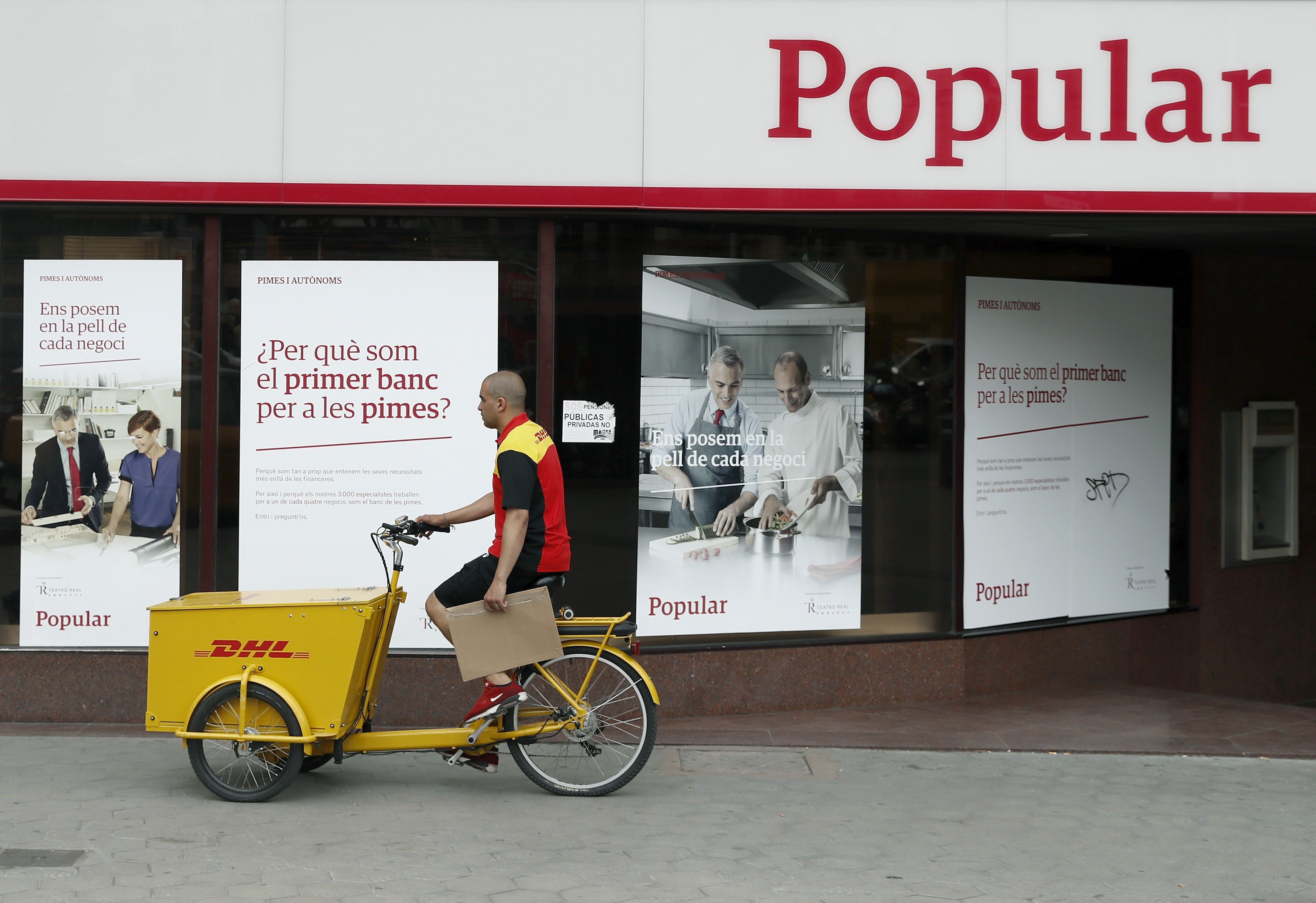 Els empleats del Banc Popular, preocupats pels seus llocs de treball