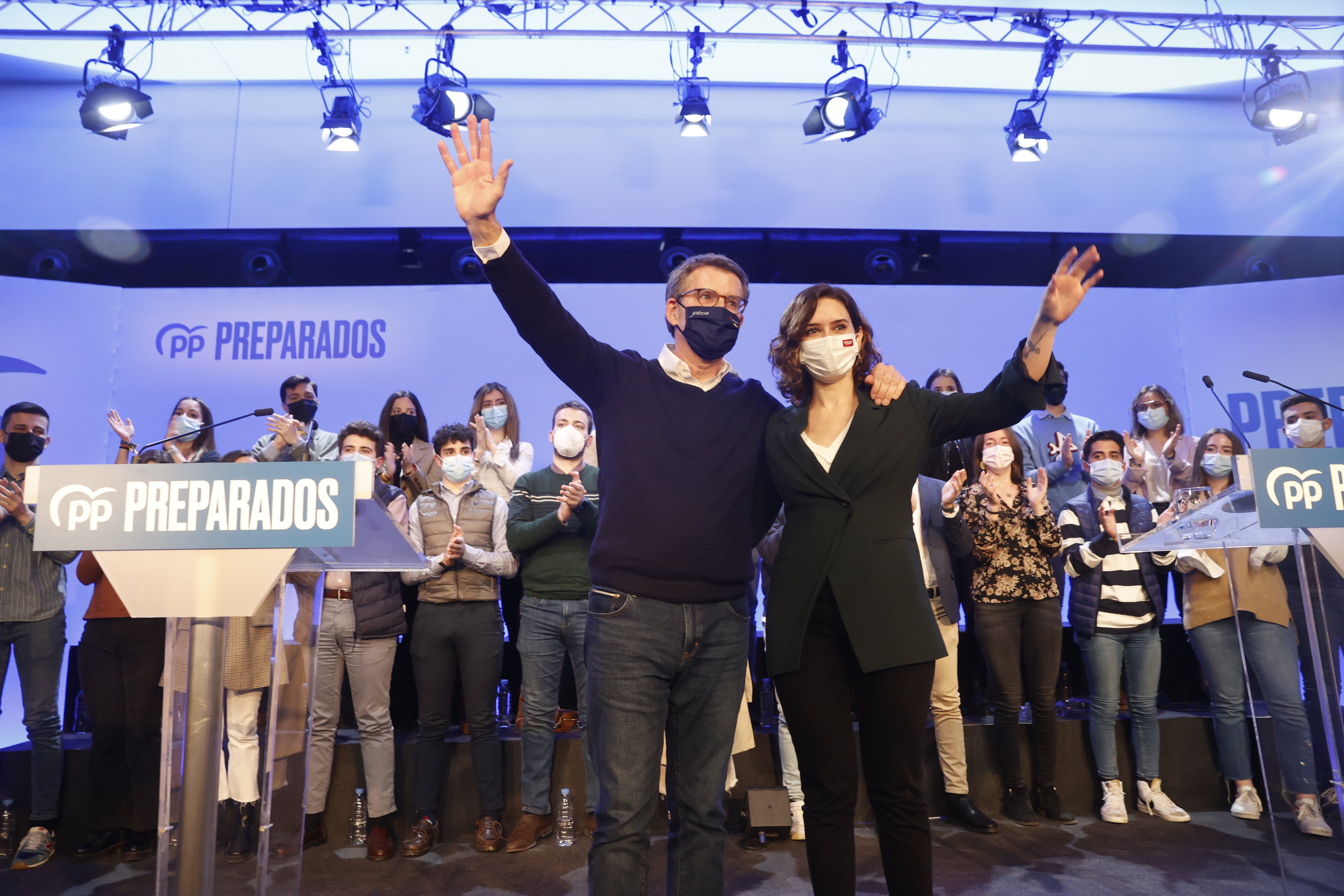 Feijóo i Ayuso escenifiquen la "pau" dins del PP