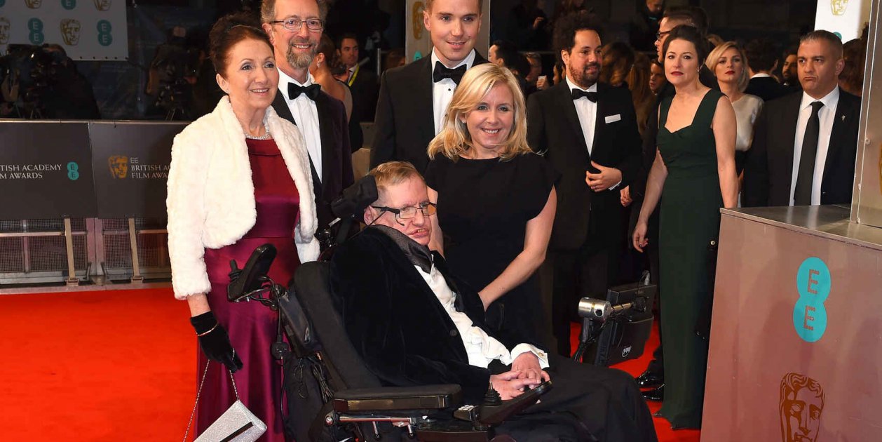 Stephen Hawking y sus hijos Stephen Hawking y sus hijos