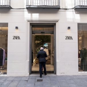 Bogeria, Zara dissenya uns pantalons patchwork de serp que arrasa online i en botigues