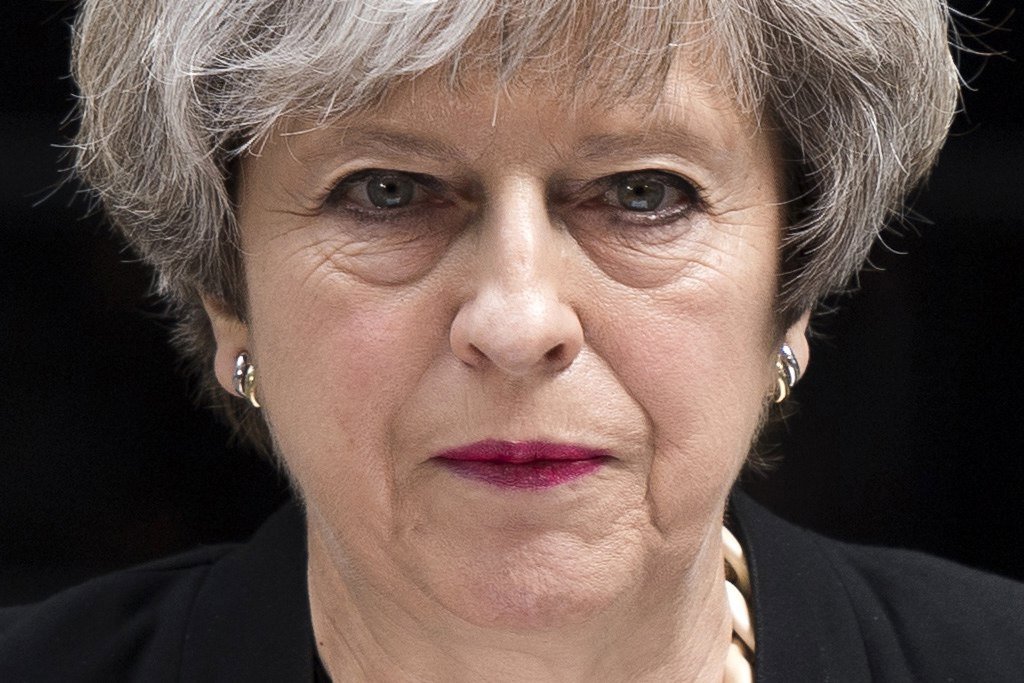 Dimiten los jefes de gabinete de May al recibir un ultimátum de los conservadores