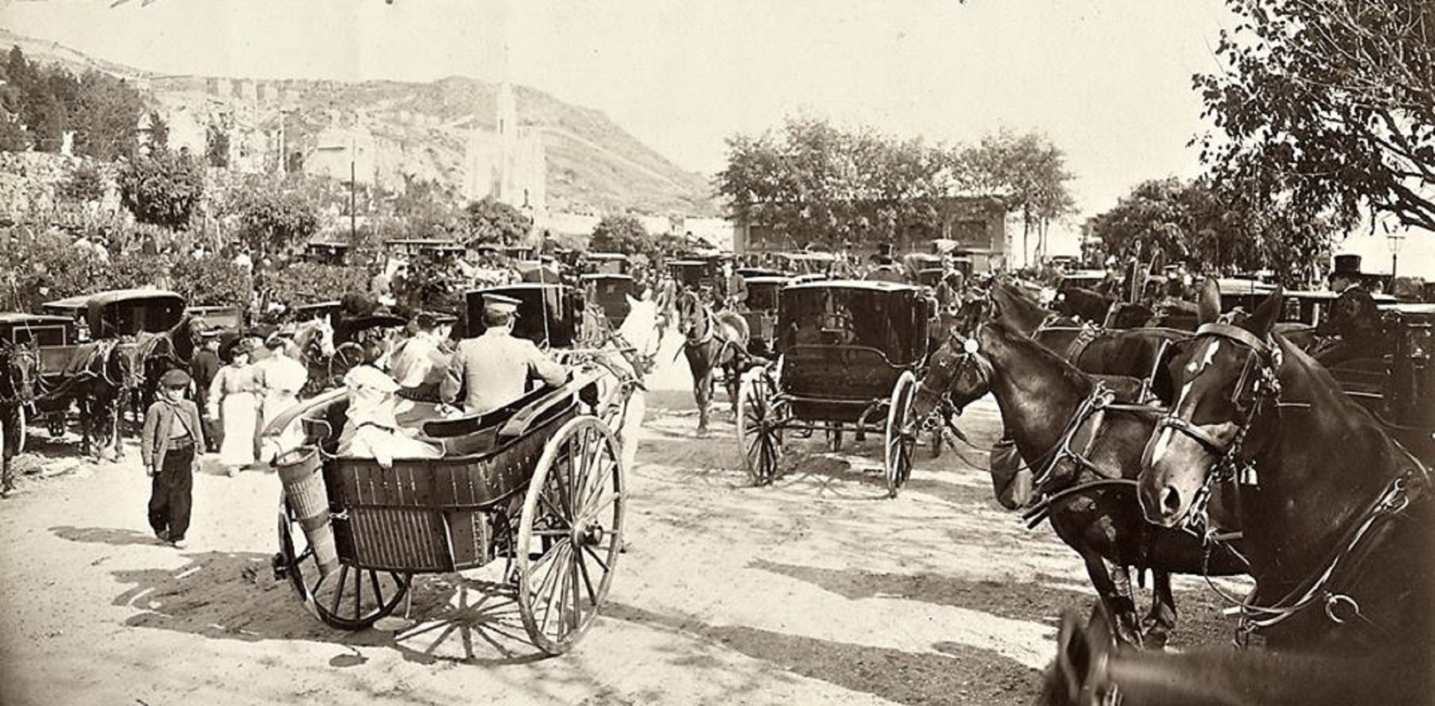 Se inaugura el cementerio de Montjuïc, la necrópolis más grande de Barcelona