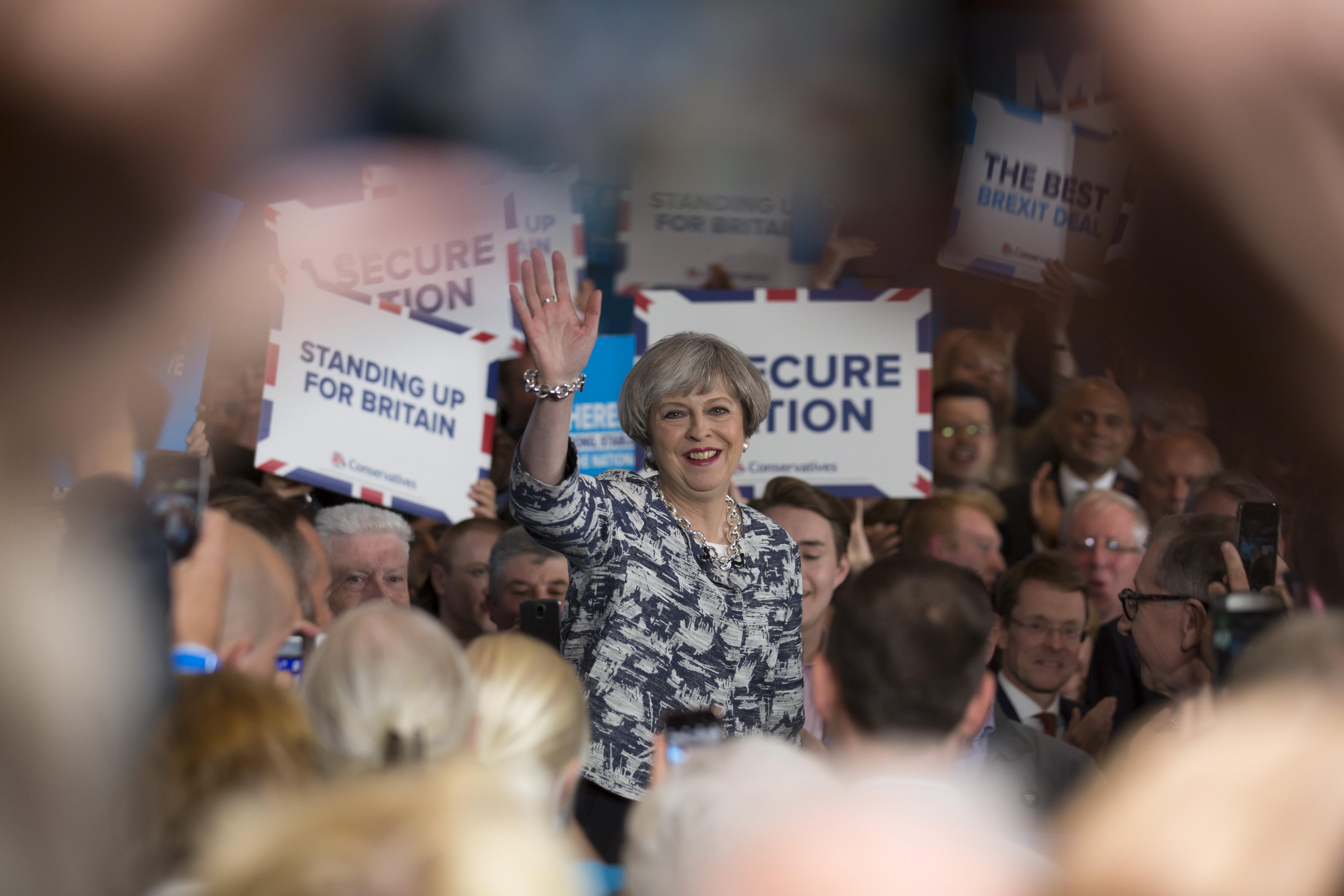 El terrorismo marca unas elecciones impredecibles en el Reino Unido y debilita a May