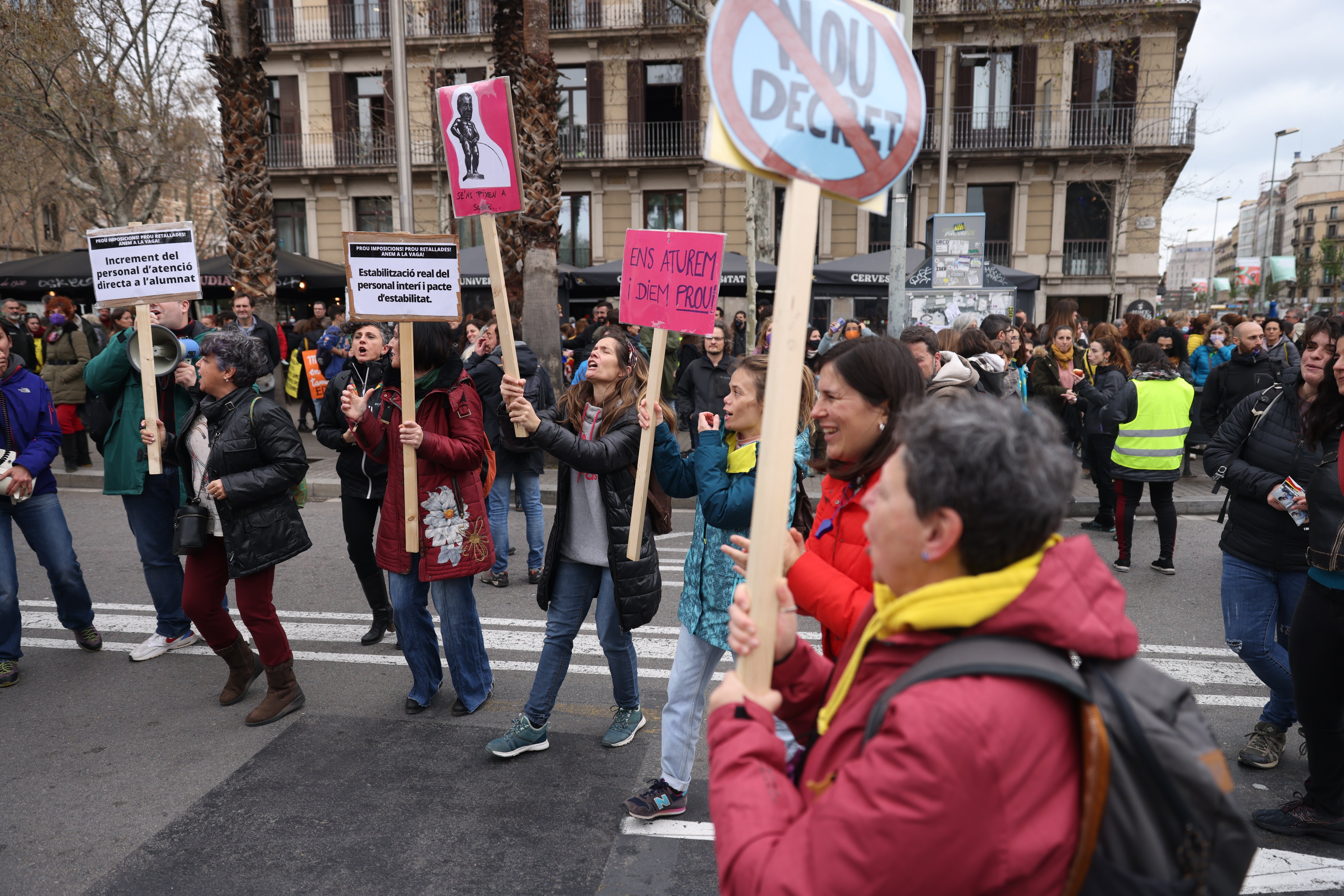 Cambray mou fitxa i es compromet a reunir-se amb el comitè de vaga la setmana que ve