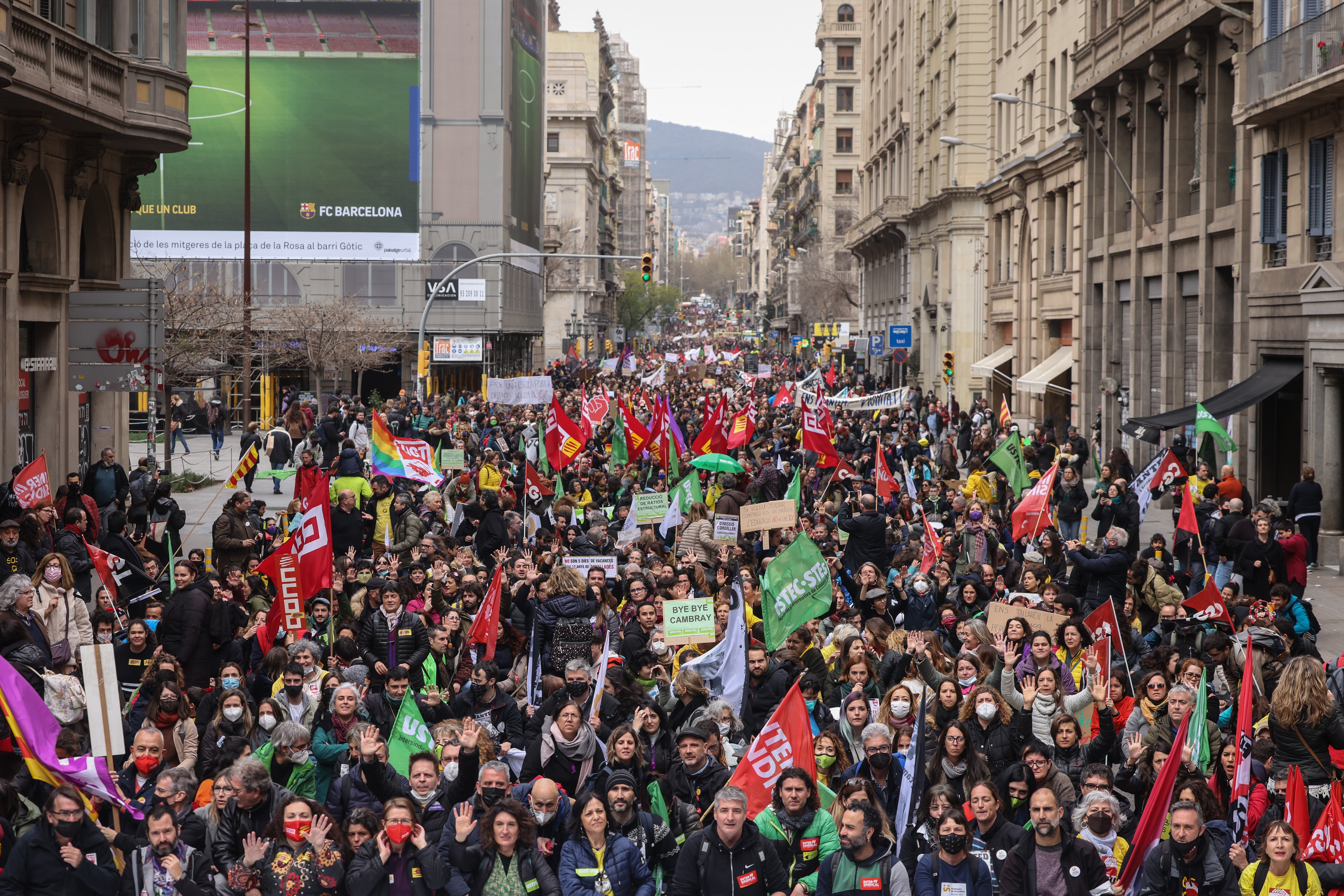 From "Cambray, resign" to "sack him": third day of Catalan teachers' protests