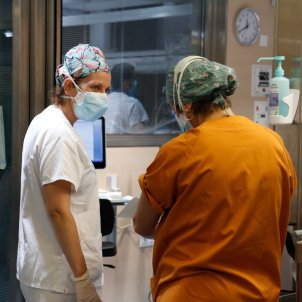 Sanitarias trabajadora de la UCI Vall d'Hebron, pacientes ingresados por covid - ACN