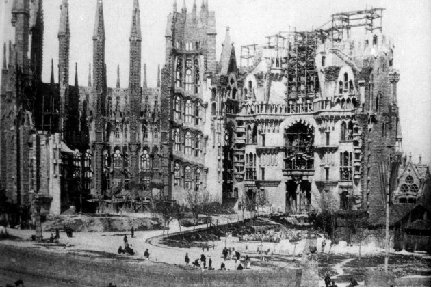 La Sagrada Familia en construcción, c. 1915 foto Sagrada Familia