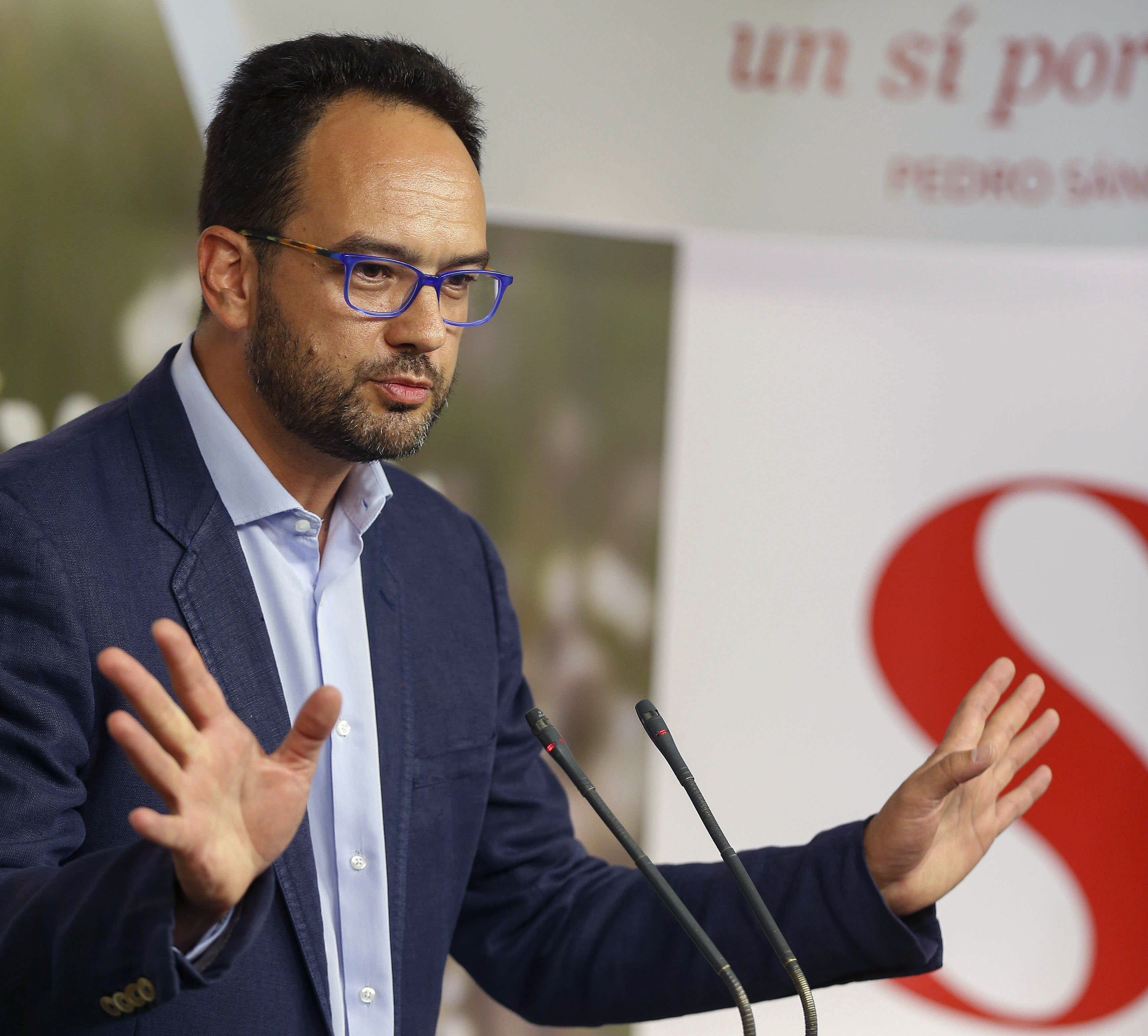 El 'no' del PSOE a Rajoy crea contradicciones internas