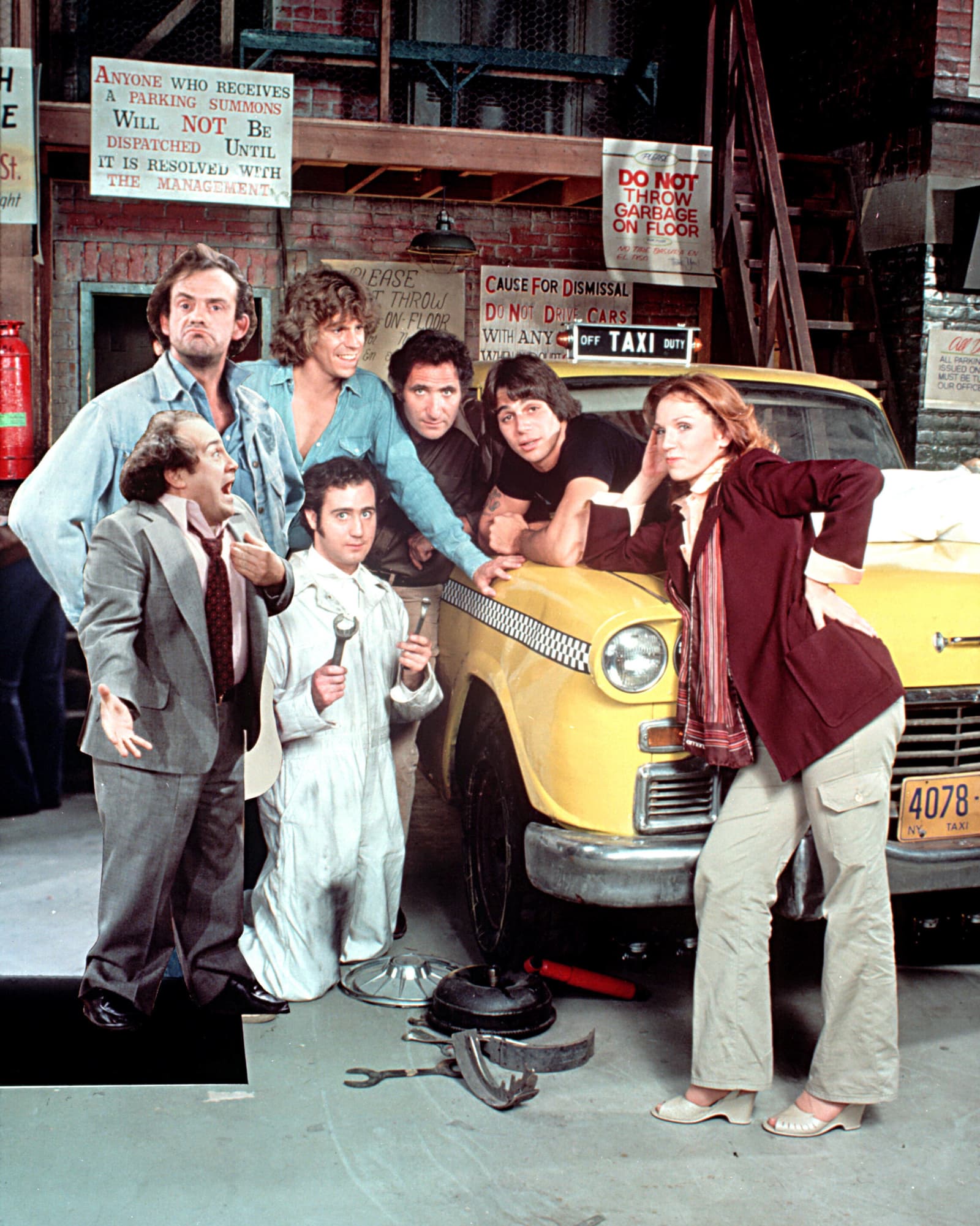 5 sitcoms imprescindibles para escribir una novela hilarante como 'Pont aeri' (y ninguna es 'Plats bruts') 5 sitcoms imprescindibles para escribir una novela hilarante como 'Pont aeri' (y ninguna es 'Plats bruts')