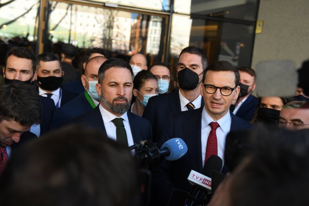 EuropaPress 4223318 presidente vox santiago abascal primer ministro polonia mateusz morawiecki