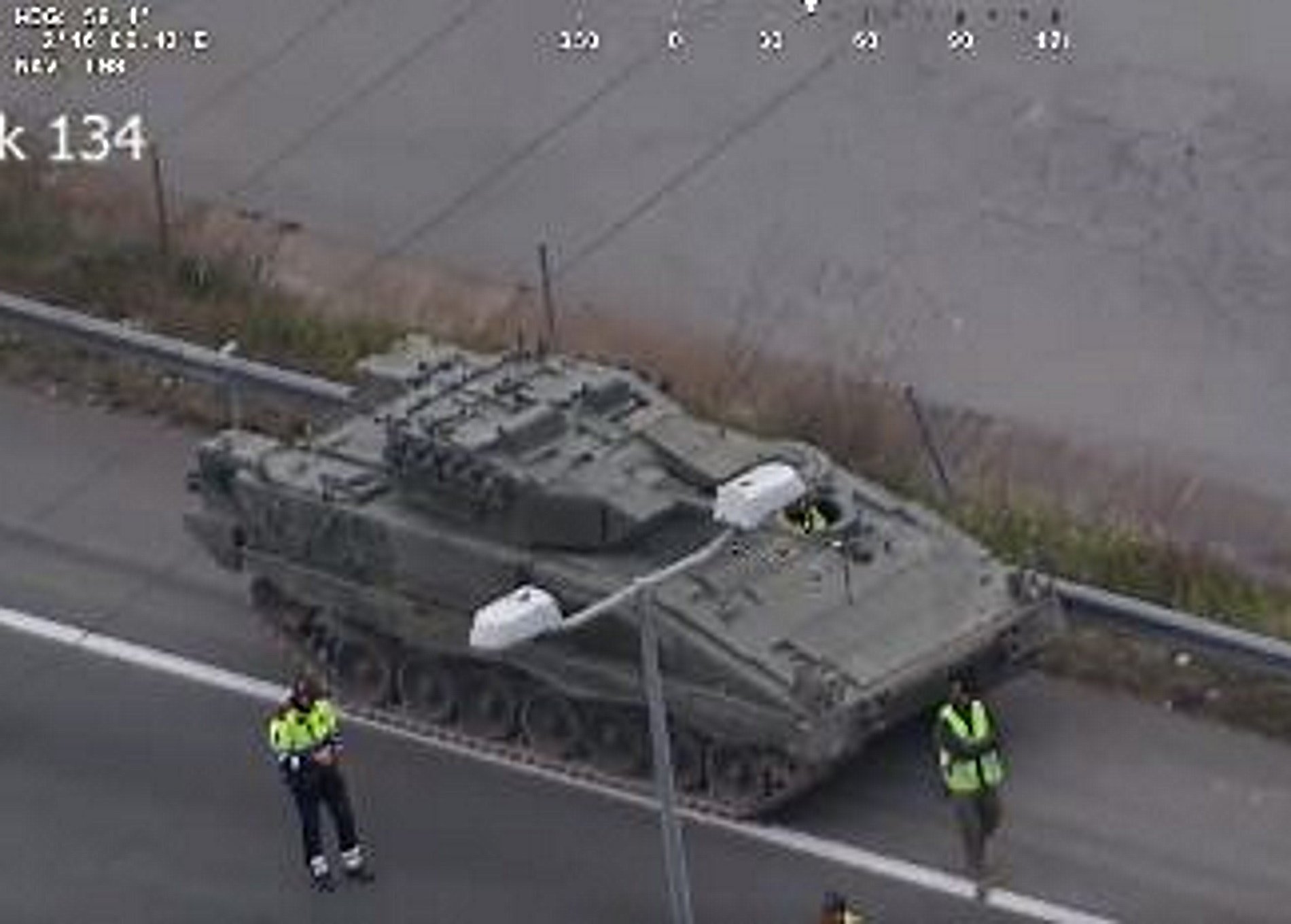 La avería de un camión que transportaba un tanque provoca retenciones en la AP-7