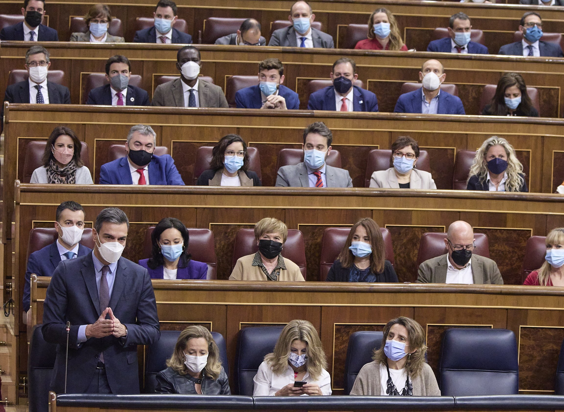 El PP revifa amb Feijóo, però el PSOE manté el primer lloc, segons una enquesta