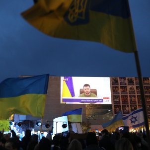 Zelenski recorda l'Holocaust i demana a Israel frenar la "solució final" russa