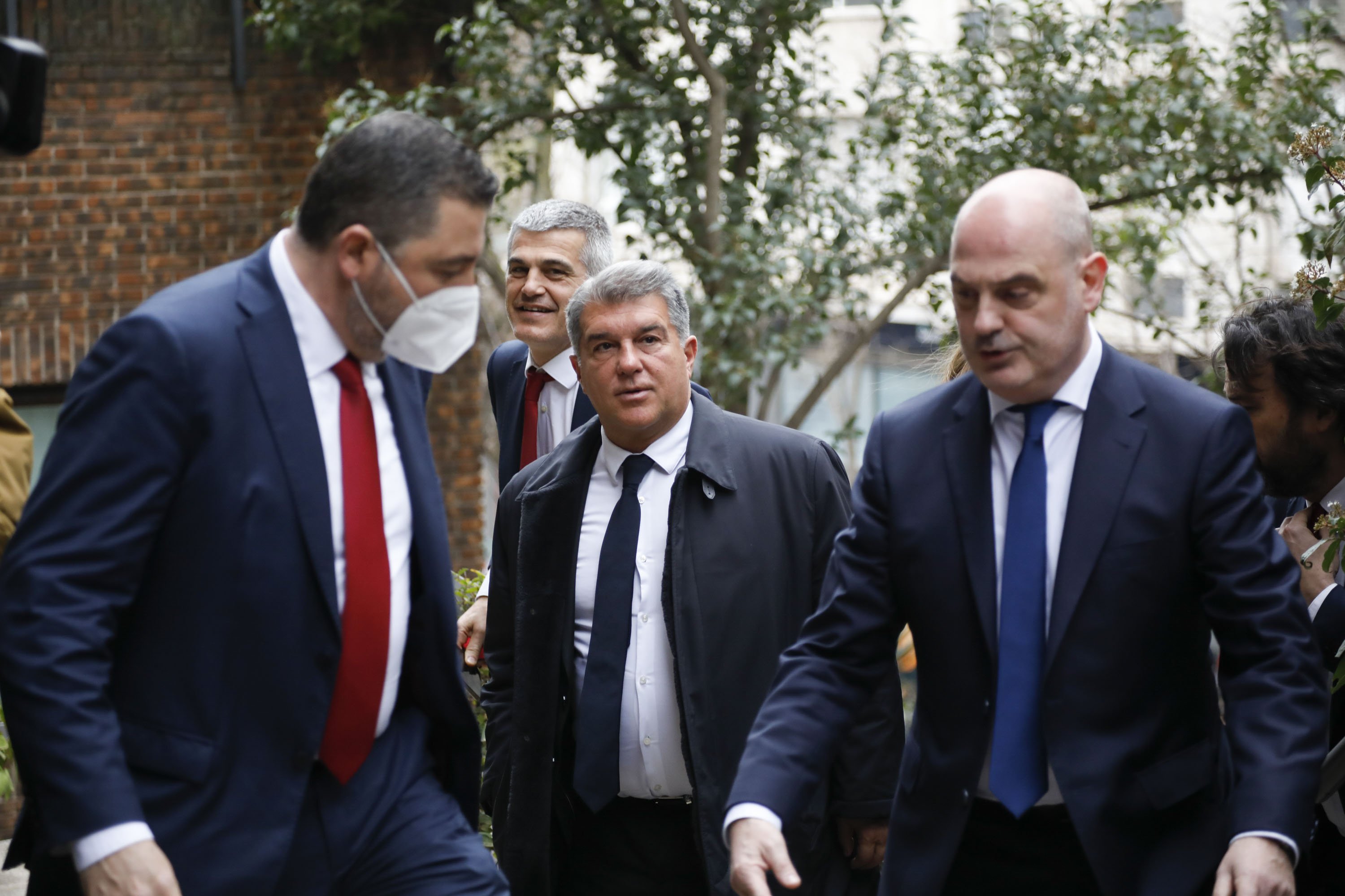 Comunican a Joan Laporta que la firma está hecha y confirma el primer paso hacia la traición al Barça