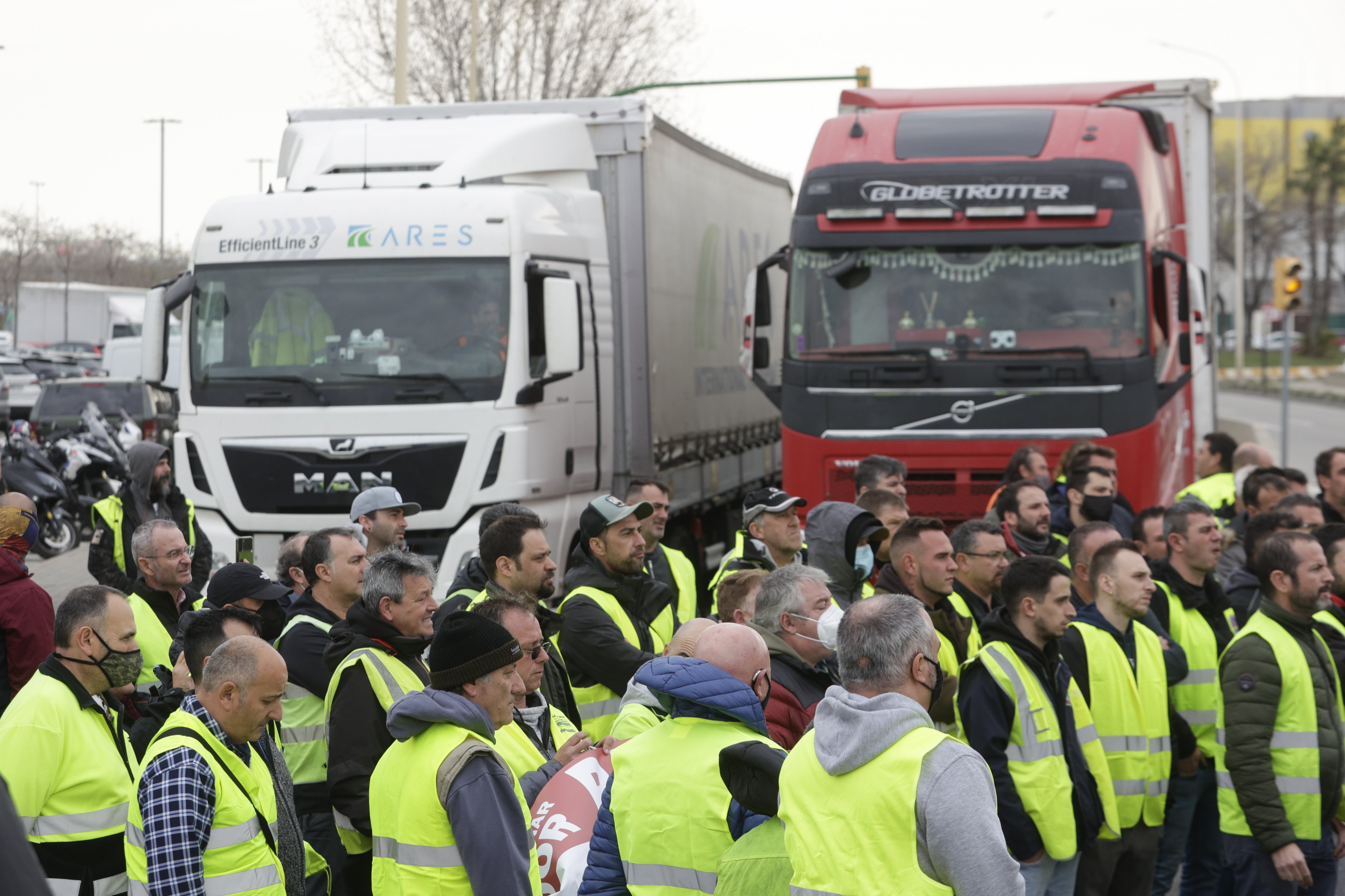 Els camioners que volen descomptes pel gasoil, obligats a demanar-ho en castellà