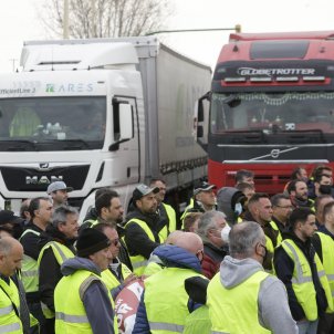 Camioneros marcha lenta diferentes vías Baix Llobregat, Zona Franca, quinta jornada huelga   Quique García Efe