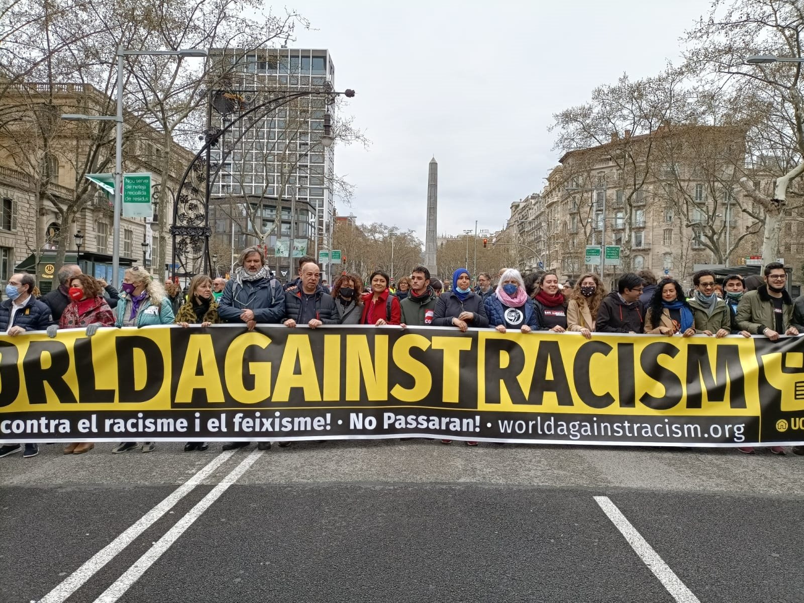 La sàtira com a vacuna contra l’odi: nova campanya antiracista a Barcelona