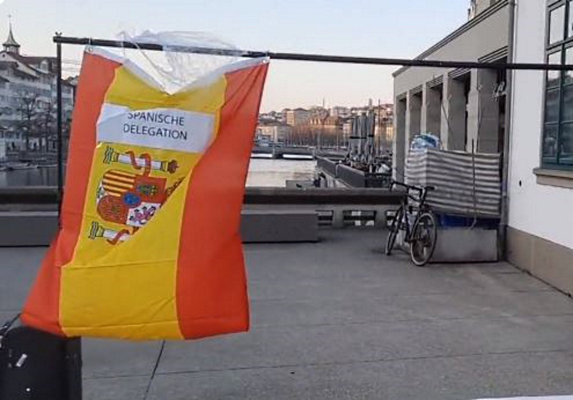 Performance a Suïssa: l'ANC ridiculitza la taula de diàleg