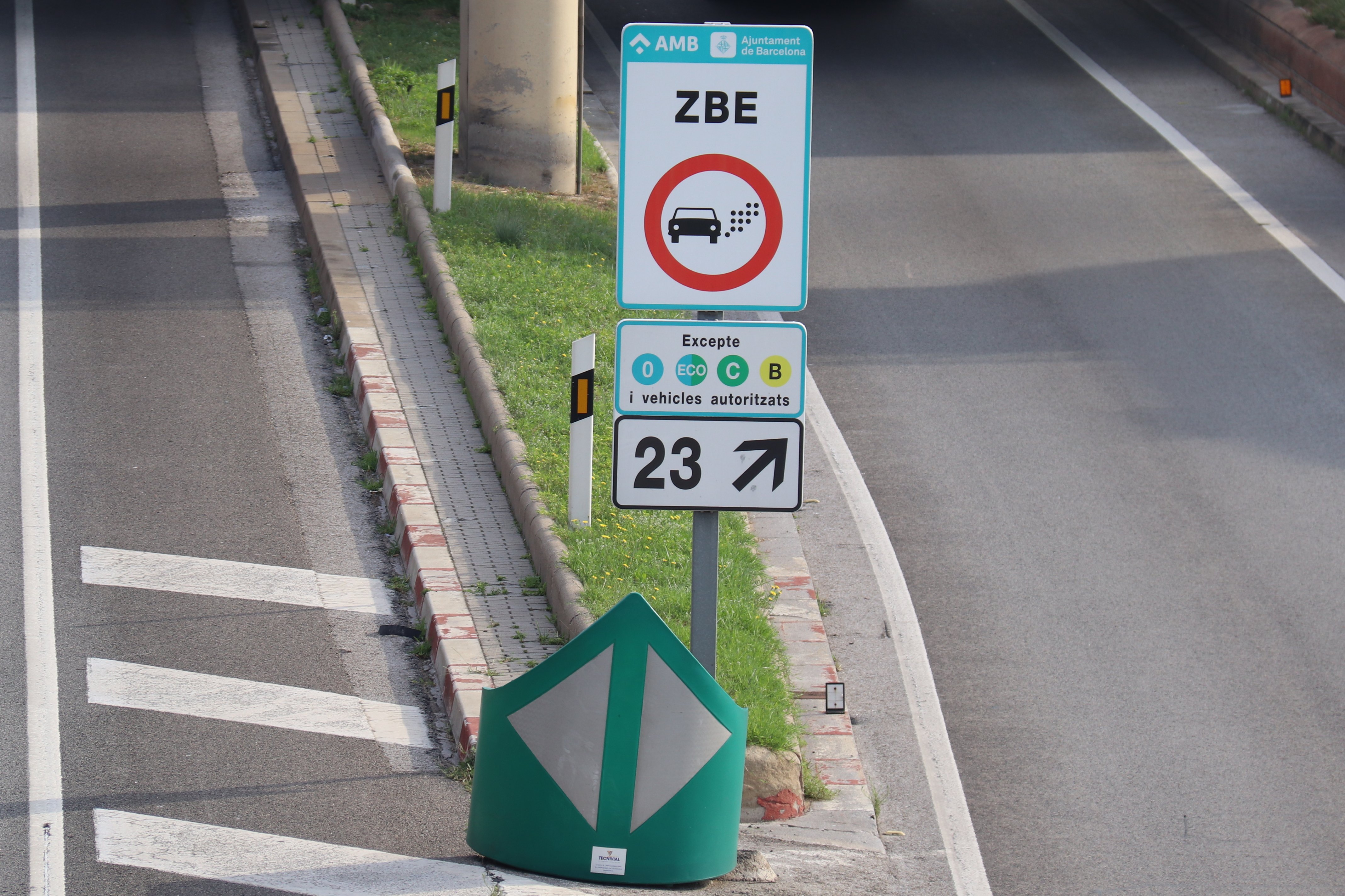 Si hay zonas (ZBE) en las que ciertos coches no pueden entrar, ¿deben pagar esos vehículos menos impuestos?