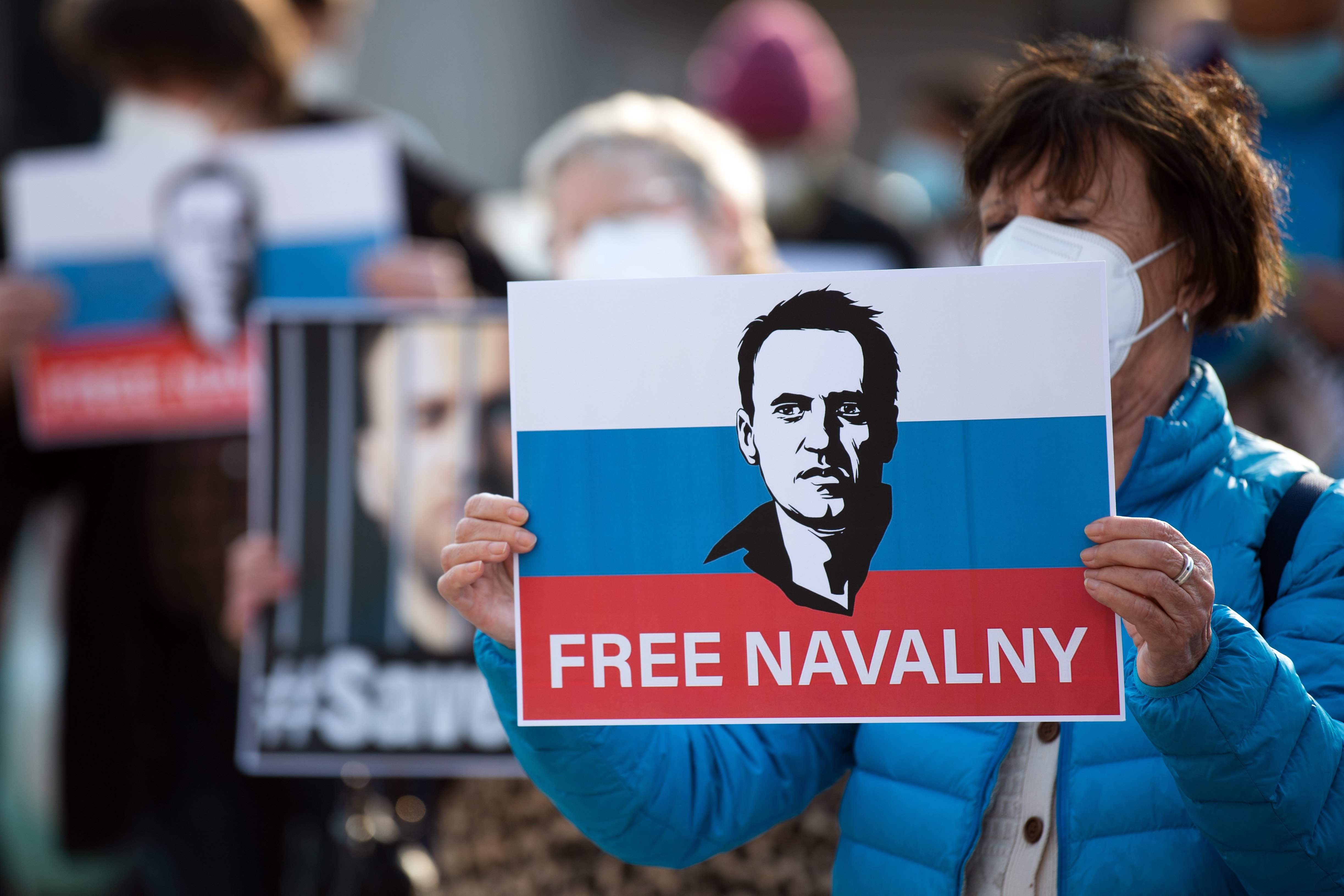 Protesta Berlin contra nuevo juicio a Navalni EP