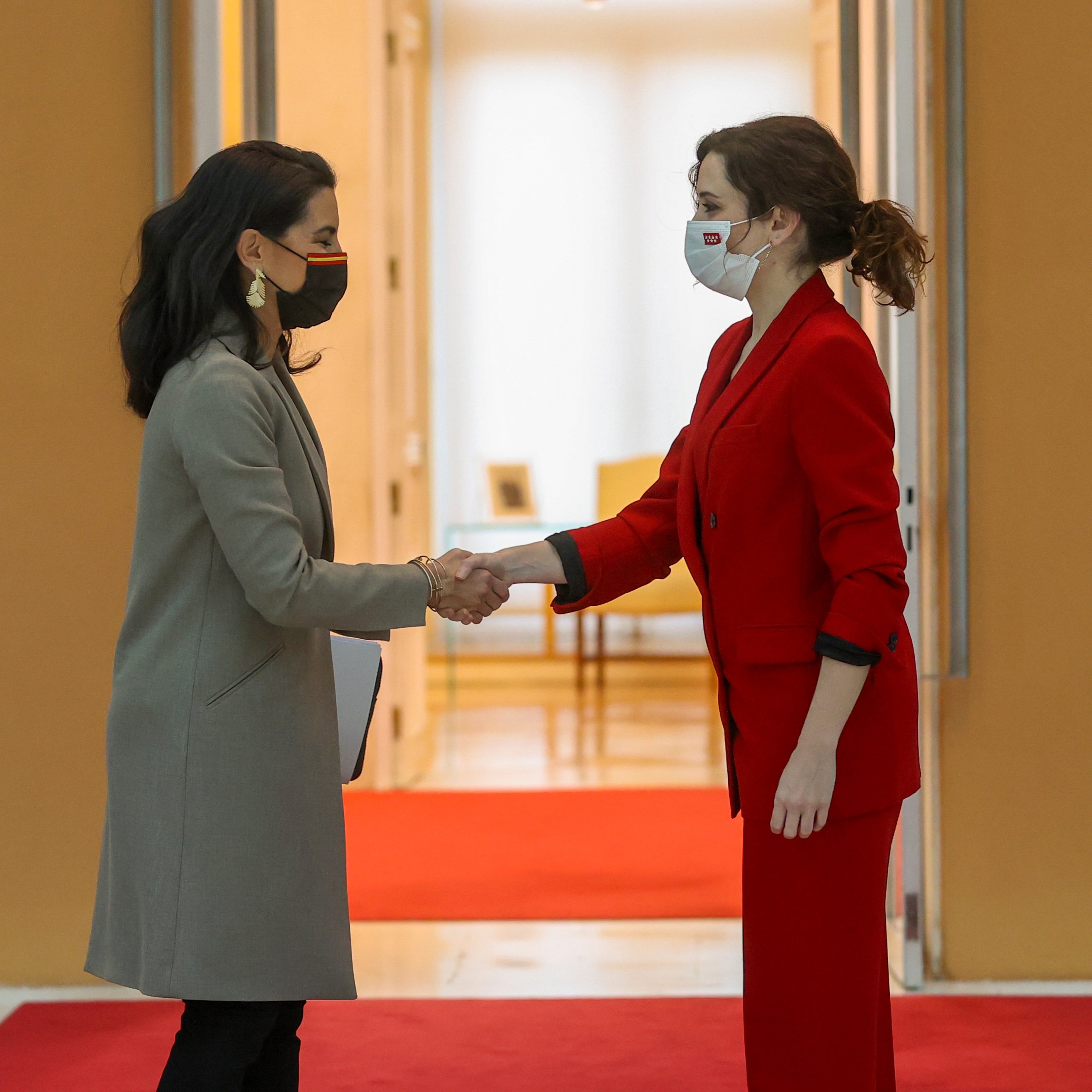 Ayuso cedeix als desitjos de Vox i redueix els diputats a la Comunitat de Madrid