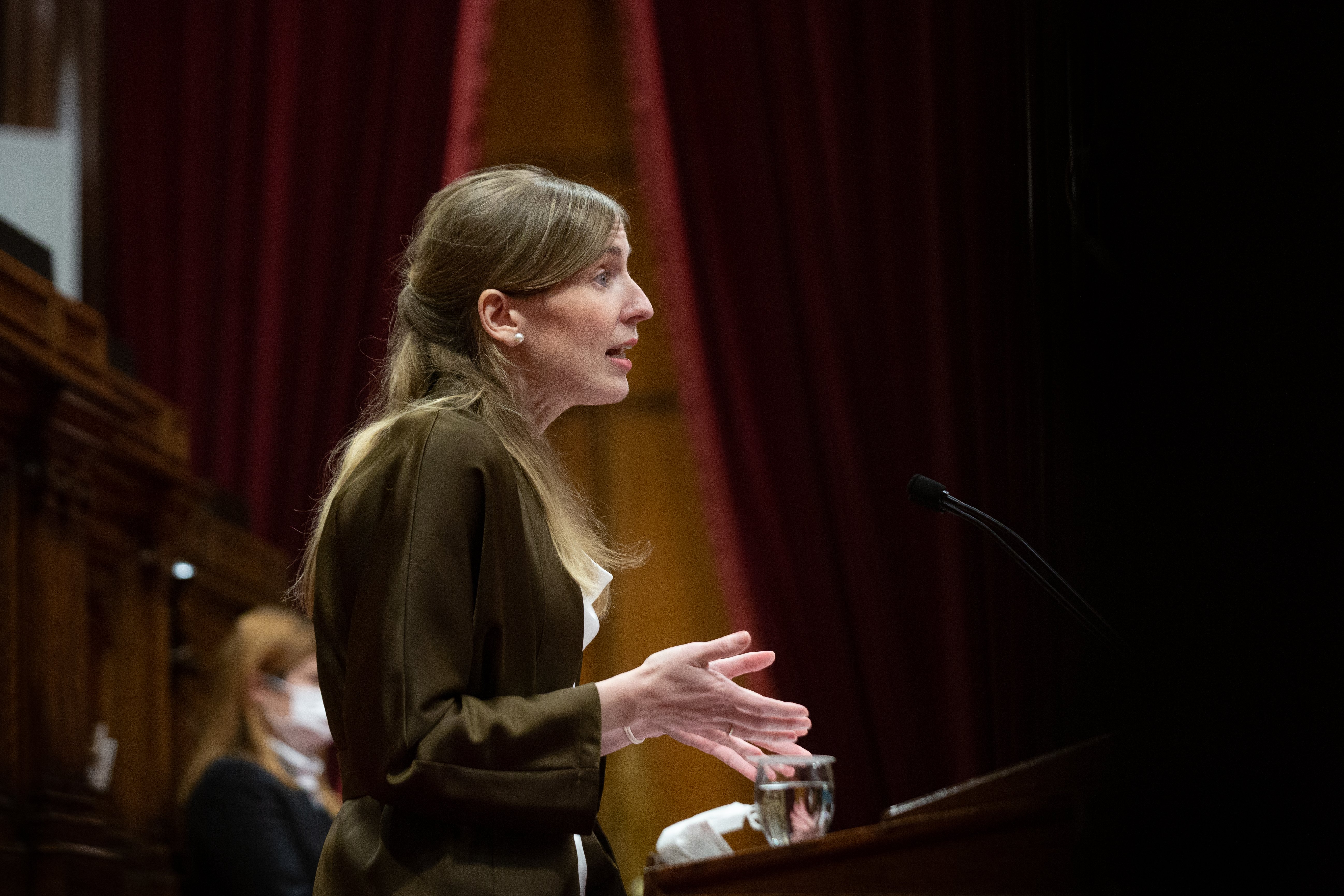 Victòria Alsina propone abordar el informe del Consejo de Europa en la mesa de diálogo