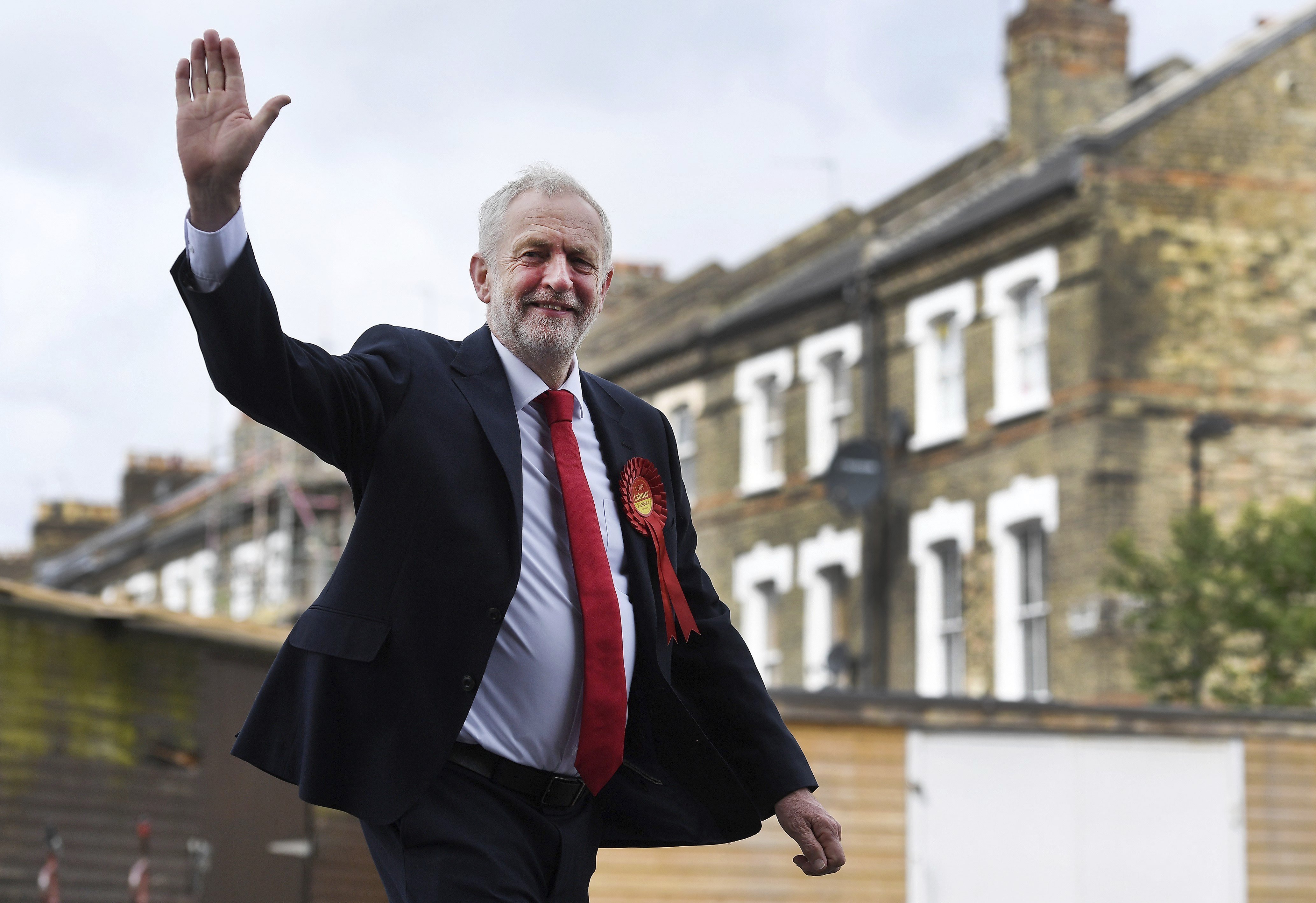 Corbyn demana la dimissió de May