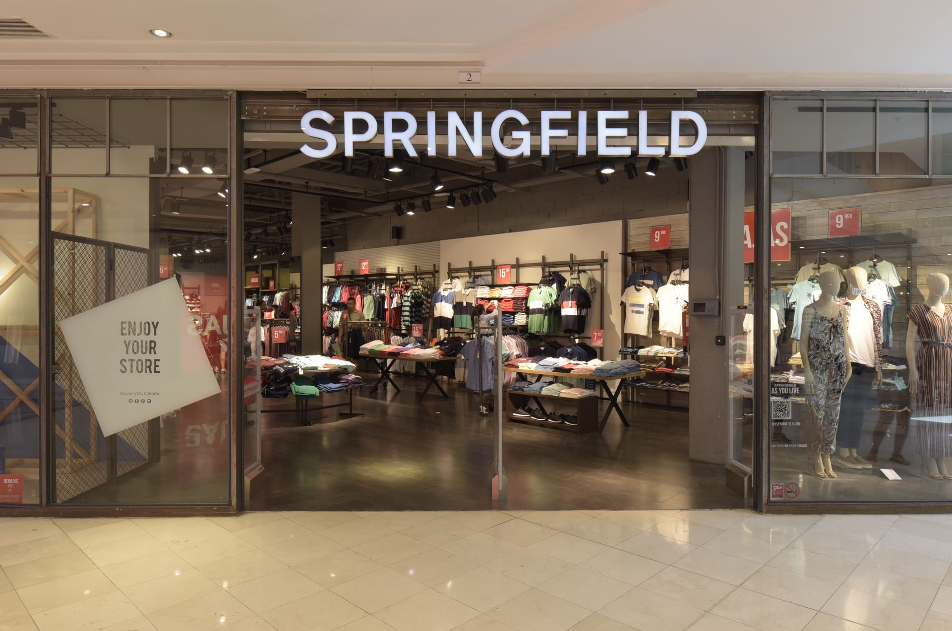 Este jersey de flores de algodón de Springfield es uno de los grandes descubrimientos de la nueva temporada